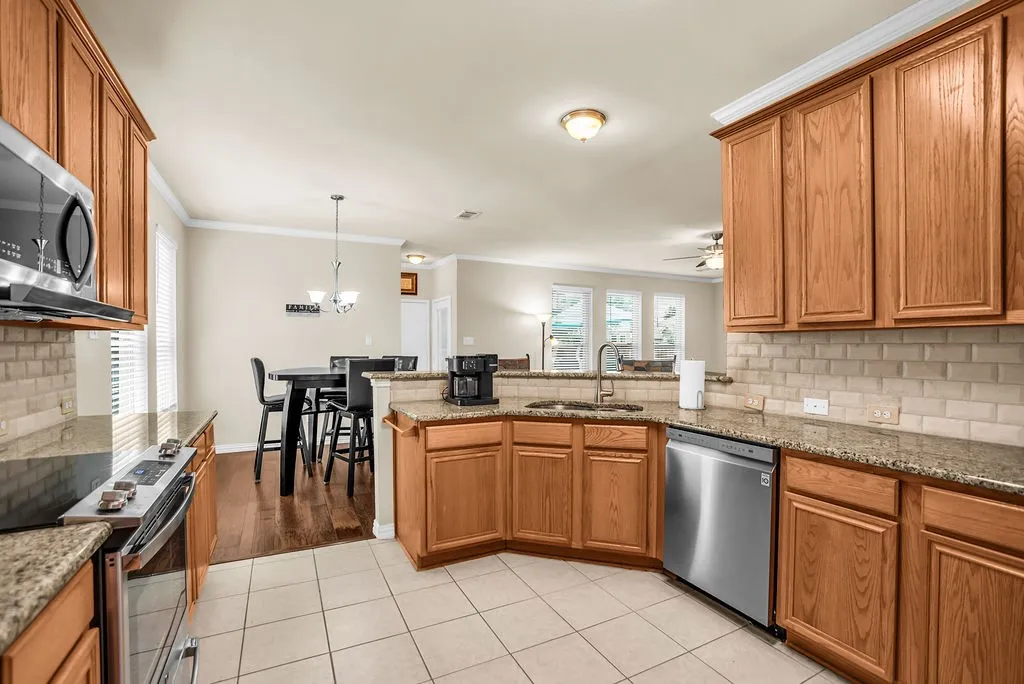 Single Family Residence For Sale in Collin County , 5700 White Pine Drive, Mc Kinney, Texas 75070, 4 Bedroom, 3 Bathroom, 3 Garage spaces, 3,002 Sqft, built in 2000, mls#21279465, Real Estate Agent in Mc Kinney, Homes For Sale in Collin county, Homes For Sale in Mc Kinney, Realtor in Mc Kinney Texas, Real Estate Brokerage Independent Realty Texas, Luminita Cordes Realtor