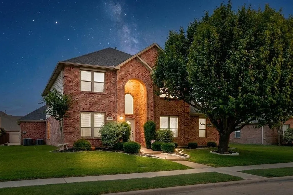 Single Family Residence For Sale in Collin County , 5700 White Pine Drive, Mc Kinney, Texas 75070, 4 Bedroom, 3 Bathroom, 3 Garage spaces, 3,002 Sqft, built in 2000, mls#21279465, Real Estate Agent in Mc Kinney, Homes For Sale in Collin county, Homes For Sale in Mc Kinney, Realtor in Mc Kinney Texas, Real Estate Brokerage Independent Realty Texas, Luminita Cordes Realtor