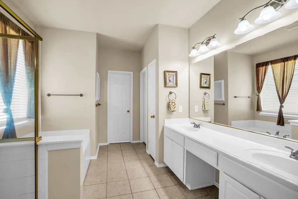 Single Family Residence For Sale in Collin County , 5700 White Pine Drive, Mc Kinney, Texas 75070, 4 Bedroom, 3 Bathroom, 3 Garage spaces, 3,002 Sqft, built in 2000, mls#21279465, Real Estate Agent in Mc Kinney, Homes For Sale in Collin county, Homes For Sale in Mc Kinney, Realtor in Mc Kinney Texas, Real Estate Brokerage Independent Realty Texas, Luminita Cordes Realtor