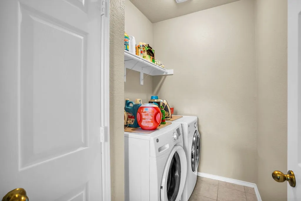 Single Family Residence For Sale in Collin County , 5700 White Pine Drive, Mc Kinney, Texas 75070, 4 Bedroom, 3 Bathroom, 3 Garage spaces, 3,002 Sqft, built in 2000, mls#21279465, Real Estate Agent in Mc Kinney, Homes For Sale in Collin county, Homes For Sale in Mc Kinney, Realtor in Mc Kinney Texas, Real Estate Brokerage Independent Realty Texas, Luminita Cordes Realtor