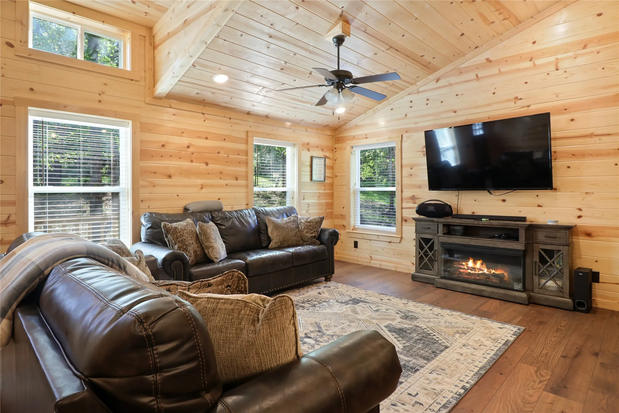 Single Family Residence For Sale in Anderson County , 351 Private Road 6294, Palestine, Texas 75801, 3 Bedroom, 2 Bathroom, Garage spaces, 1,344 Sqft, built in 2023, mls#21288656, Real Estate Agent in Palestine, Homes For Sale in Anderson county, Homes For Sale in Palestine, Realtor in Palestine Texas, Real Estate Brokerage Independent Realty Texas, Luminita Cordes Realtor