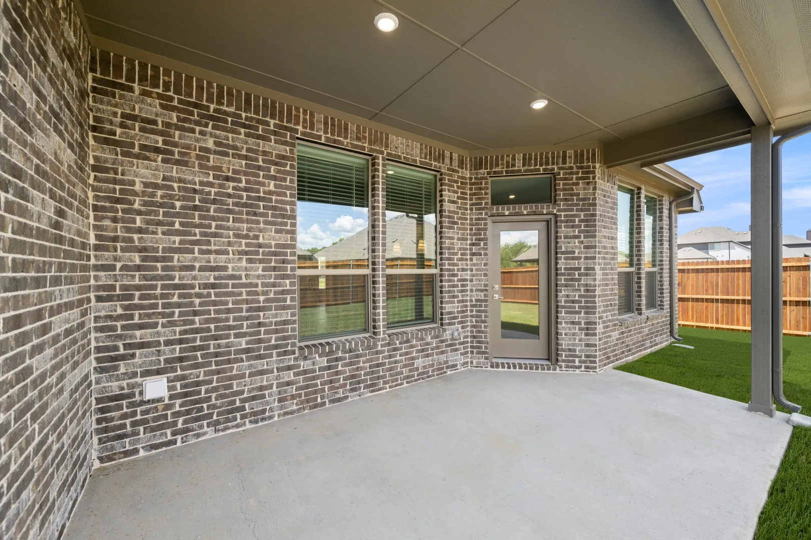 DFW-Mockingbird Hills-Concept 2267-10 Osprey Street-BackExterior-Risewell Homes-3