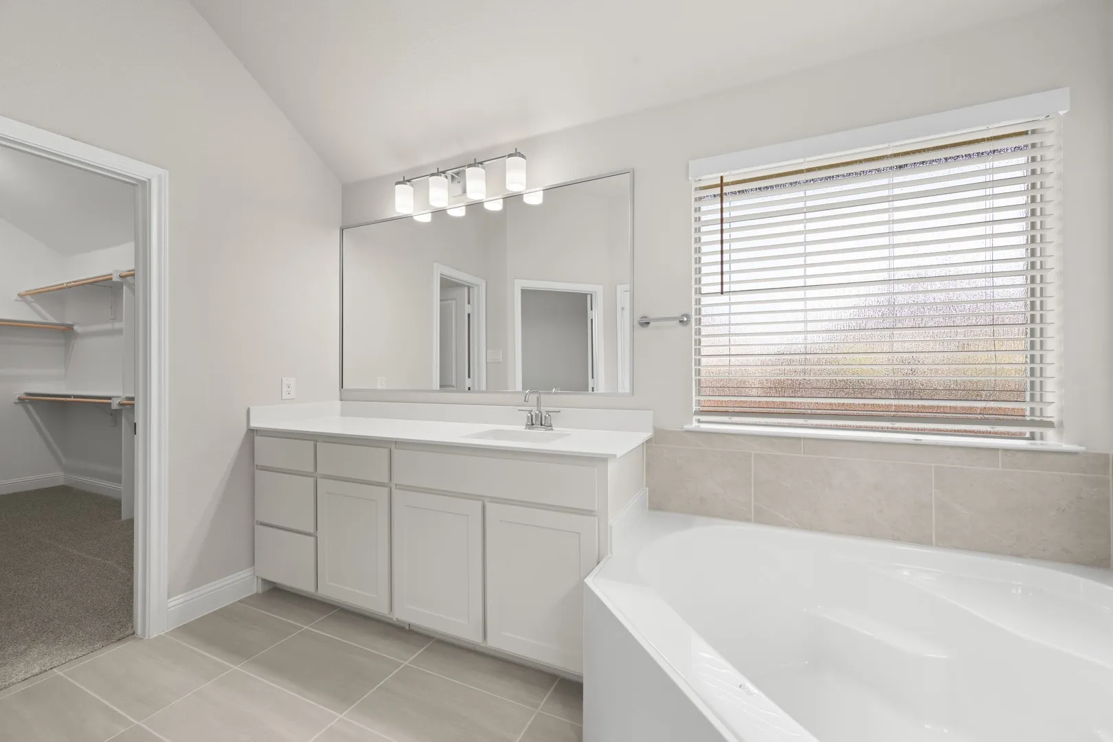 DFW-Mockingbird Hills-Concept 2267-10 Osprey Street- Primary Suite- Risewell Homes-4