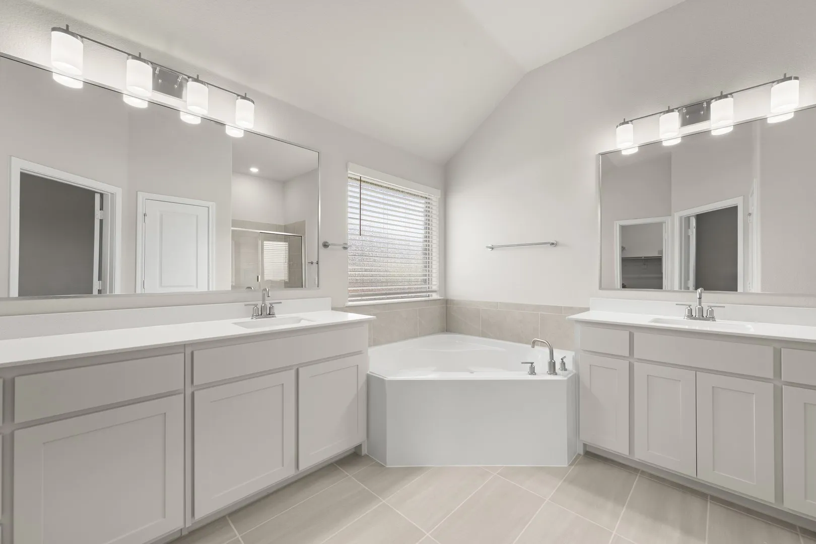DFW-Mockingbird Hills-Concept 2267-10 Osprey Street- Primary Suite- Risewell Homes-3