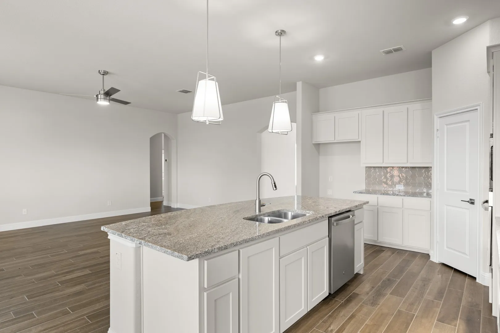 DFW-Mockingbird Hills-Concept 2267-10 Osprey Street- Kitchen-Risewell Homes-4