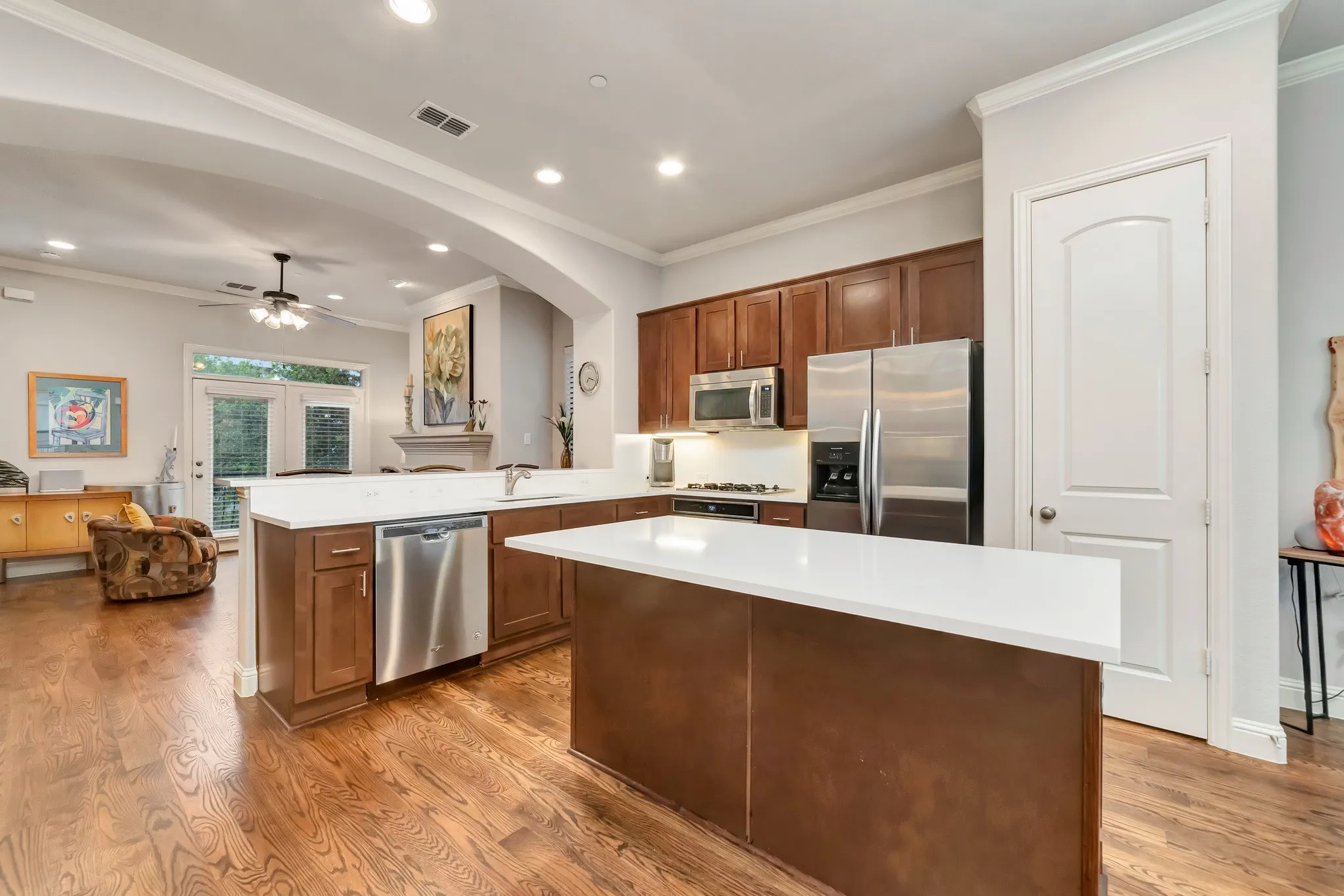 Townhouse For Sale in Collin County , 5728 Robbie Road, Plano, Texas 75024, 3 Bedroom, 4 Bathroom, 2 Garage spaces, 2,050 Sqft, built in 2006, mls#21286984, Real Estate Agent in Plano, Homes For Sale in Collin county, Homes For Sale in Plano, Realtor in Plano Texas, Real Estate Brokerage Independent Realty Texas, Luminita Cordes Realtor