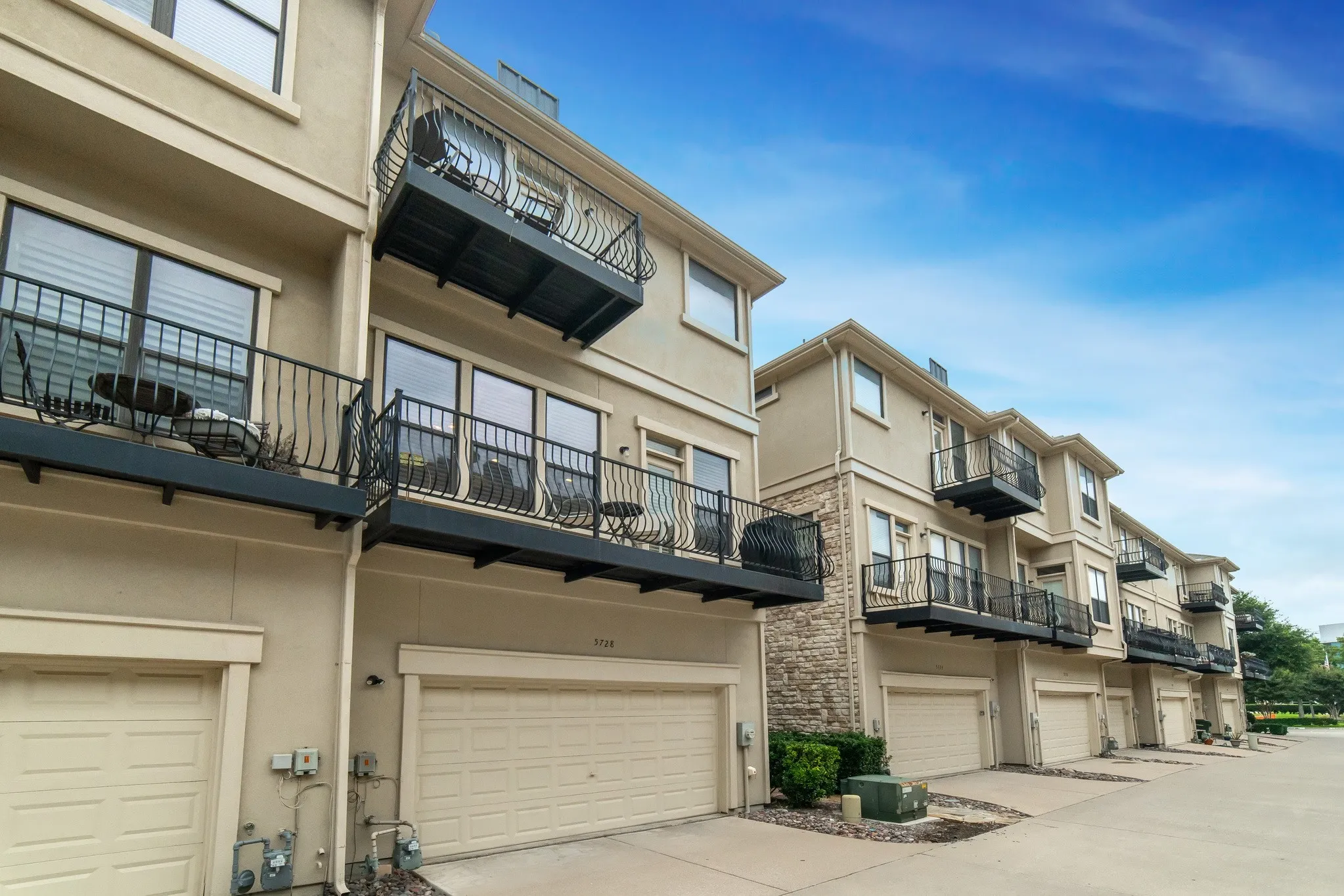 Townhouse For Sale in Collin County , 5728 Robbie Road, Plano, Texas 75024, 3 Bedroom, 4 Bathroom, 2 Garage spaces, 2,050 Sqft, built in 2006, mls#21286984, Real Estate Agent in Plano, Homes For Sale in Collin county, Homes For Sale in Plano, Realtor in Plano Texas, Real Estate Brokerage Independent Realty Texas, Luminita Cordes Realtor