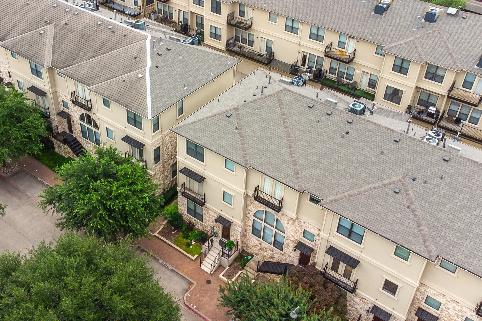 Townhouse For Sale in Collin County , 5728 Robbie Road, Plano, Texas 75024, 3 Bedroom, 4 Bathroom, 2 Garage spaces, 2,050 Sqft, built in 2006, mls#21286984, Real Estate Agent in Plano, Homes For Sale in Collin county, Homes For Sale in Plano, Realtor in Plano Texas, Real Estate Brokerage Independent Realty Texas, Luminita Cordes Realtor