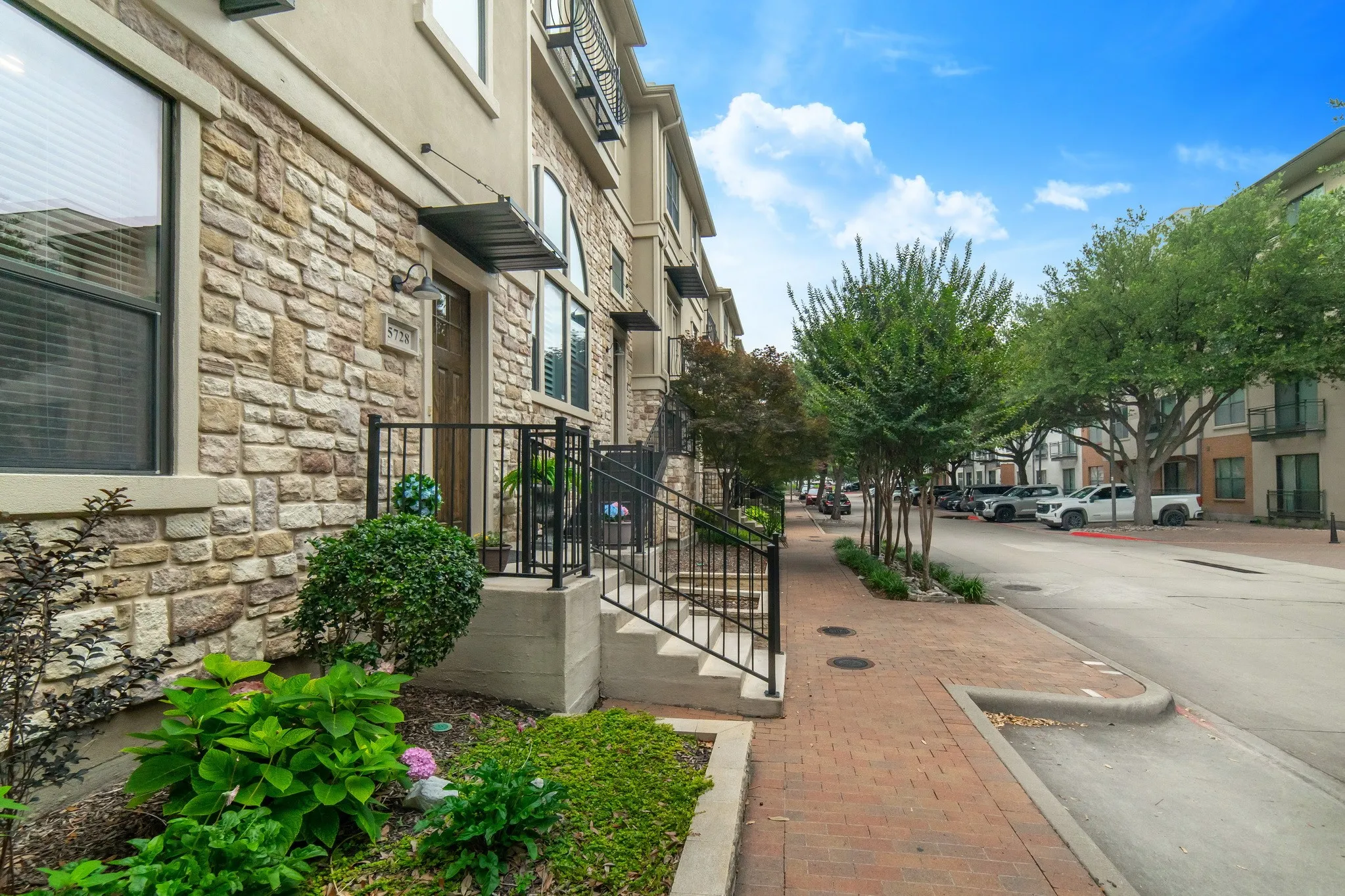 Townhouse For Sale in Collin County , 5728 Robbie Road, Plano, Texas 75024, 3 Bedroom, 4 Bathroom, 2 Garage spaces, 2,050 Sqft, built in 2006, mls#21286984, Real Estate Agent in Plano, Homes For Sale in Collin county, Homes For Sale in Plano, Realtor in Plano Texas, Real Estate Brokerage Independent Realty Texas, Luminita Cordes Realtor