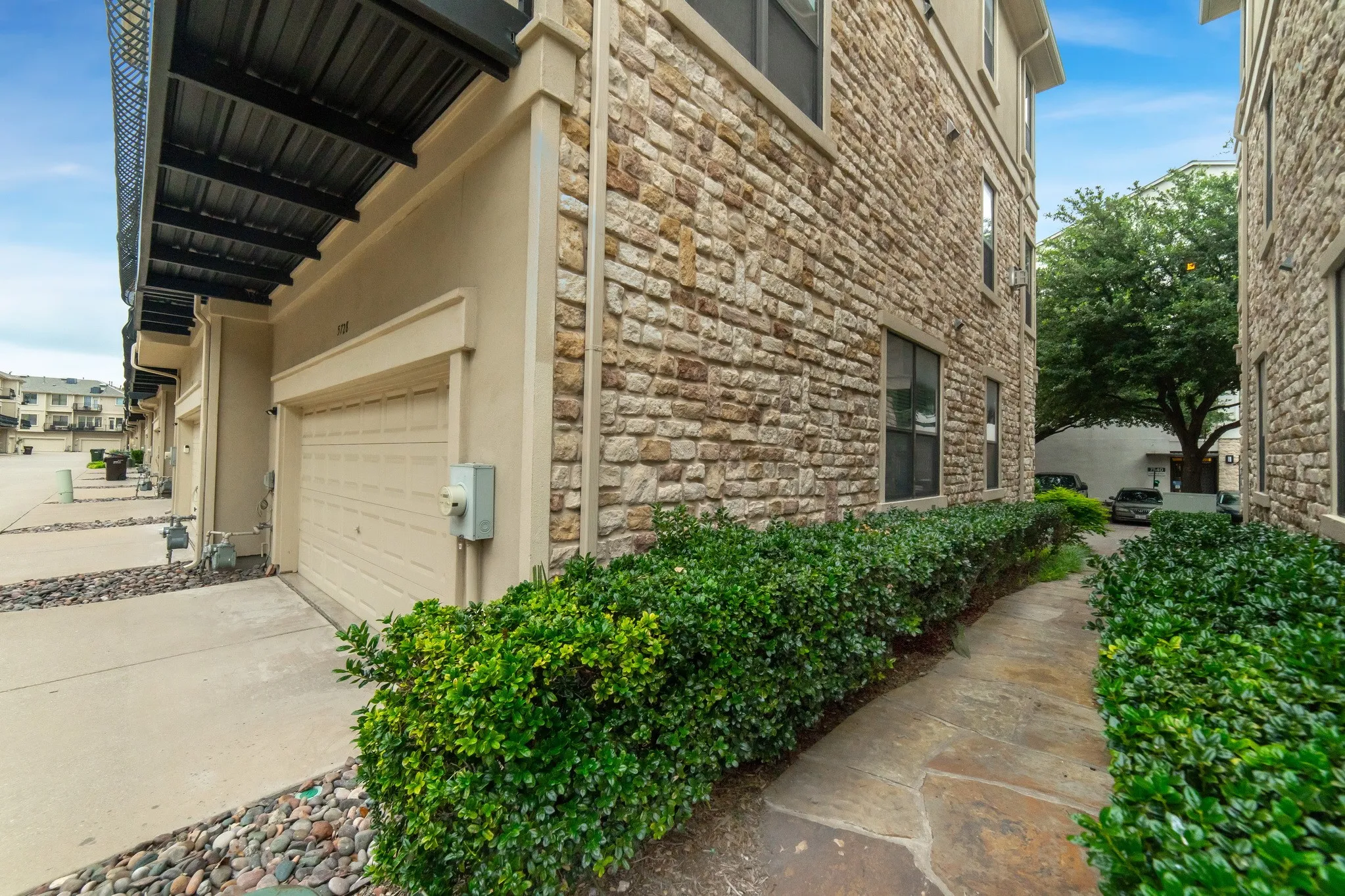 Townhouse For Sale in Collin County , 5728 Robbie Road, Plano, Texas 75024, 3 Bedroom, 4 Bathroom, 2 Garage spaces, 2,050 Sqft, built in 2006, mls#21286984, Real Estate Agent in Plano, Homes For Sale in Collin county, Homes For Sale in Plano, Realtor in Plano Texas, Real Estate Brokerage Independent Realty Texas, Luminita Cordes Realtor