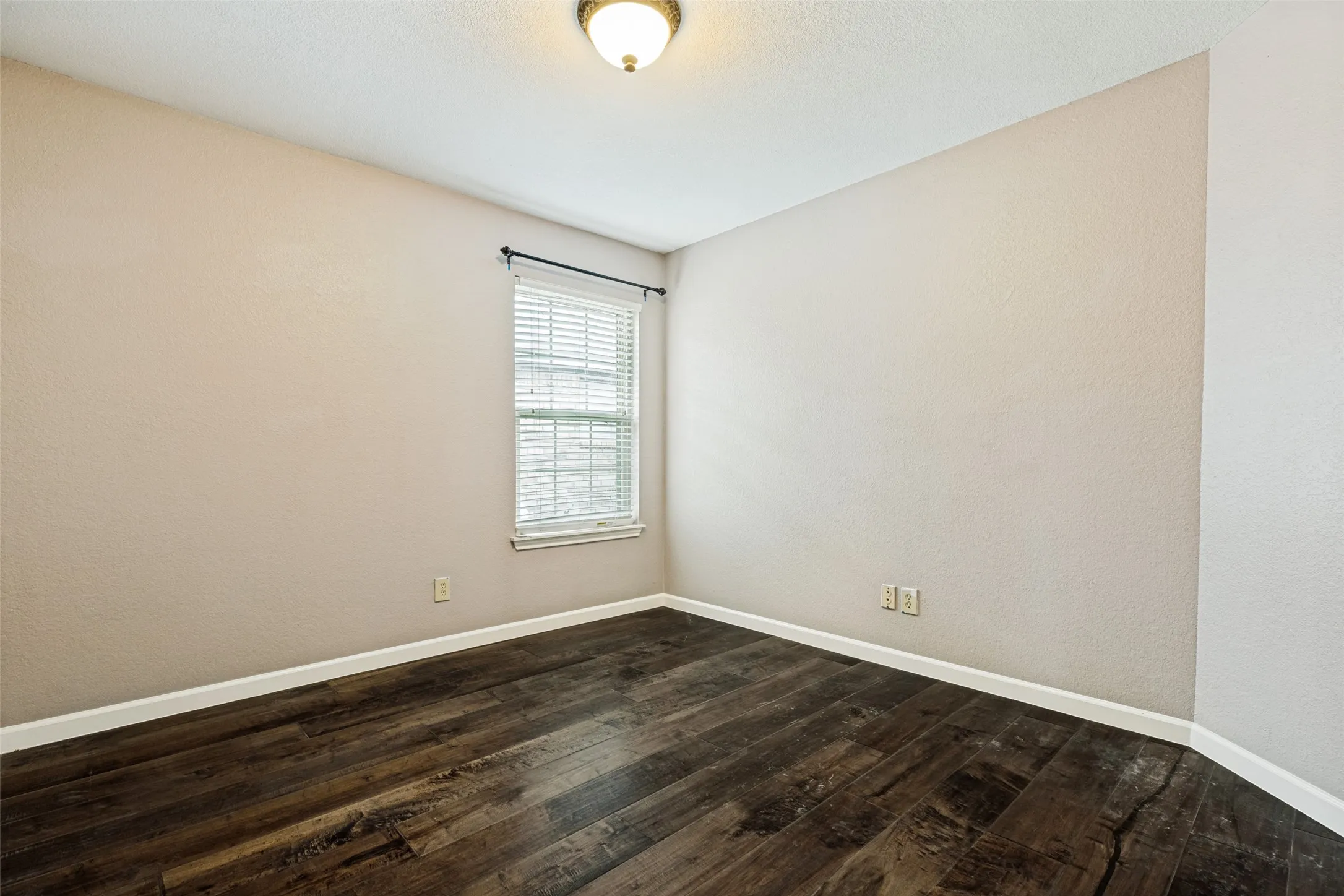Single Family Residence For Sale in Collin County , 6816 Aimpoint Drive, Plano, Texas 75023, 4 Bedroom, 2 Bathroom, 2 Garage spaces, 2,153 Sqft, built in 1987, mls#21291927, Real Estate Agent in Plano, Homes For Sale in Collin county, Homes For Sale in Plano, Realtor in Plano Texas, Real Estate Brokerage Independent Realty Texas, Luminita Cordes Realtor