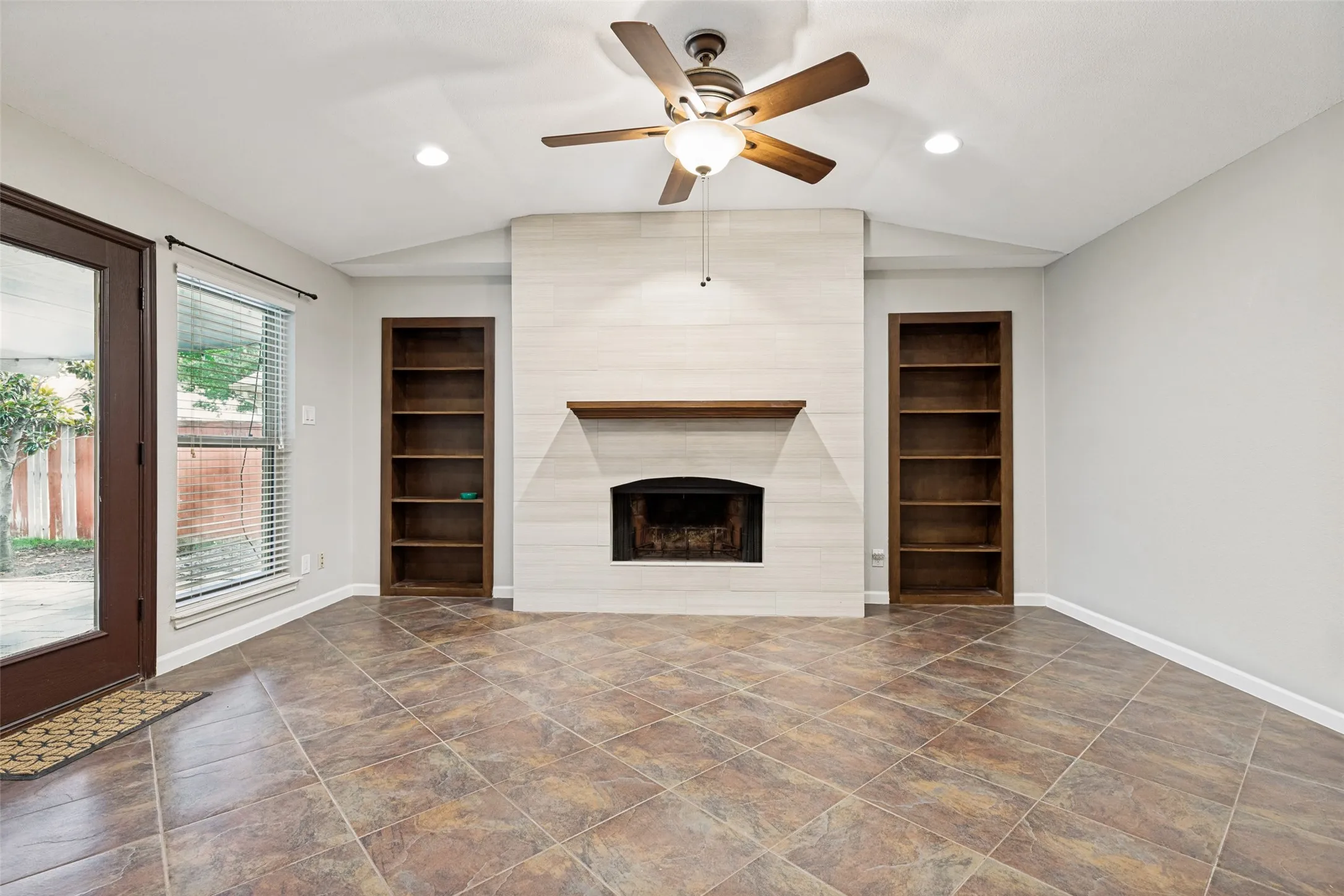 Single Family Residence For Sale in Collin County , 6816 Aimpoint Drive, Plano, Texas 75023, 4 Bedroom, 2 Bathroom, 2 Garage spaces, 2,153 Sqft, built in 1987, mls#21291927, Real Estate Agent in Plano, Homes For Sale in Collin county, Homes For Sale in Plano, Realtor in Plano Texas, Real Estate Brokerage Independent Realty Texas, Luminita Cordes Realtor