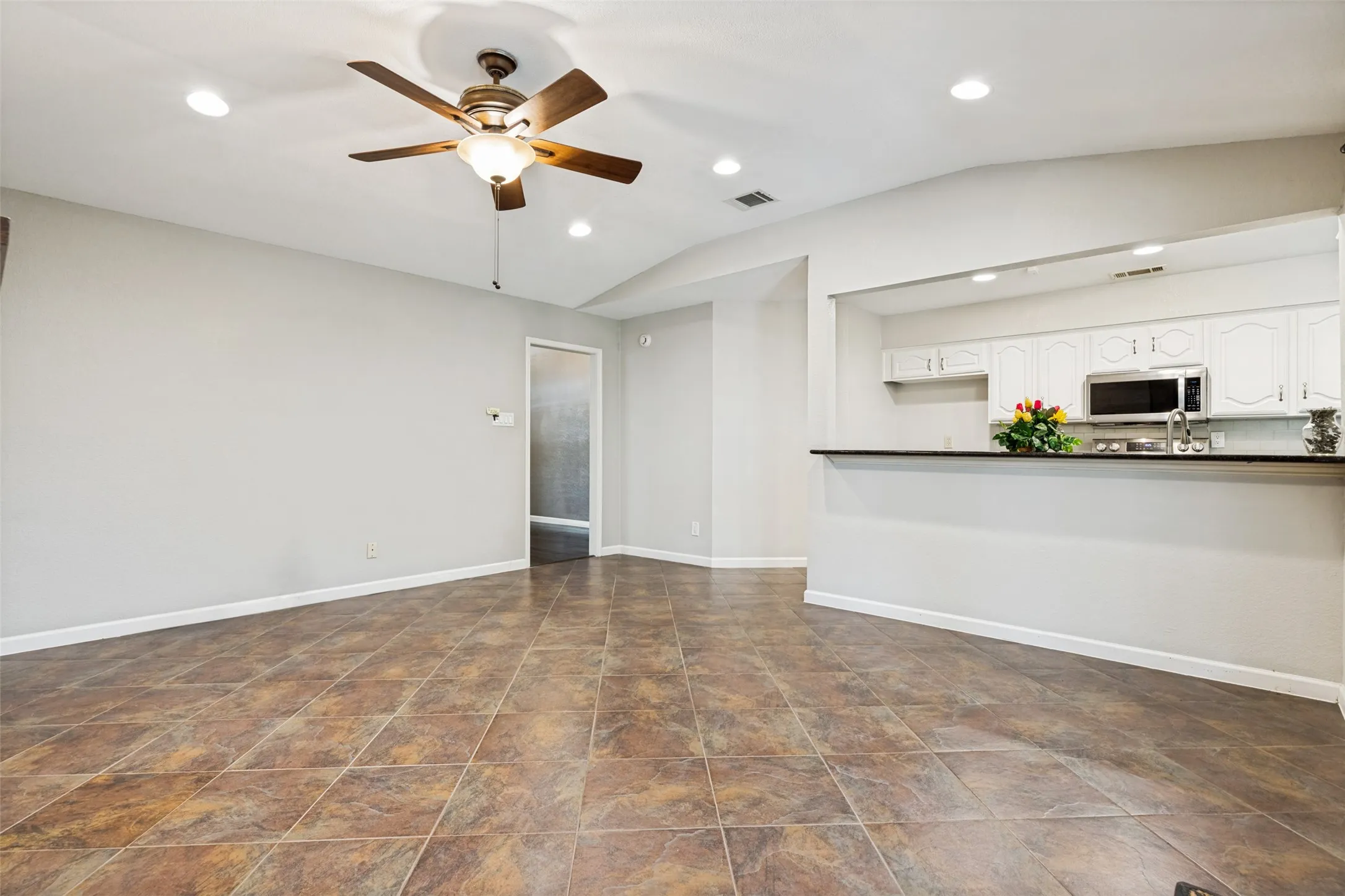 Single Family Residence For Sale in Collin County , 6816 Aimpoint Drive, Plano, Texas 75023, 4 Bedroom, 2 Bathroom, 2 Garage spaces, 2,153 Sqft, built in 1987, mls#21291927, Real Estate Agent in Plano, Homes For Sale in Collin county, Homes For Sale in Plano, Realtor in Plano Texas, Real Estate Brokerage Independent Realty Texas, Luminita Cordes Realtor