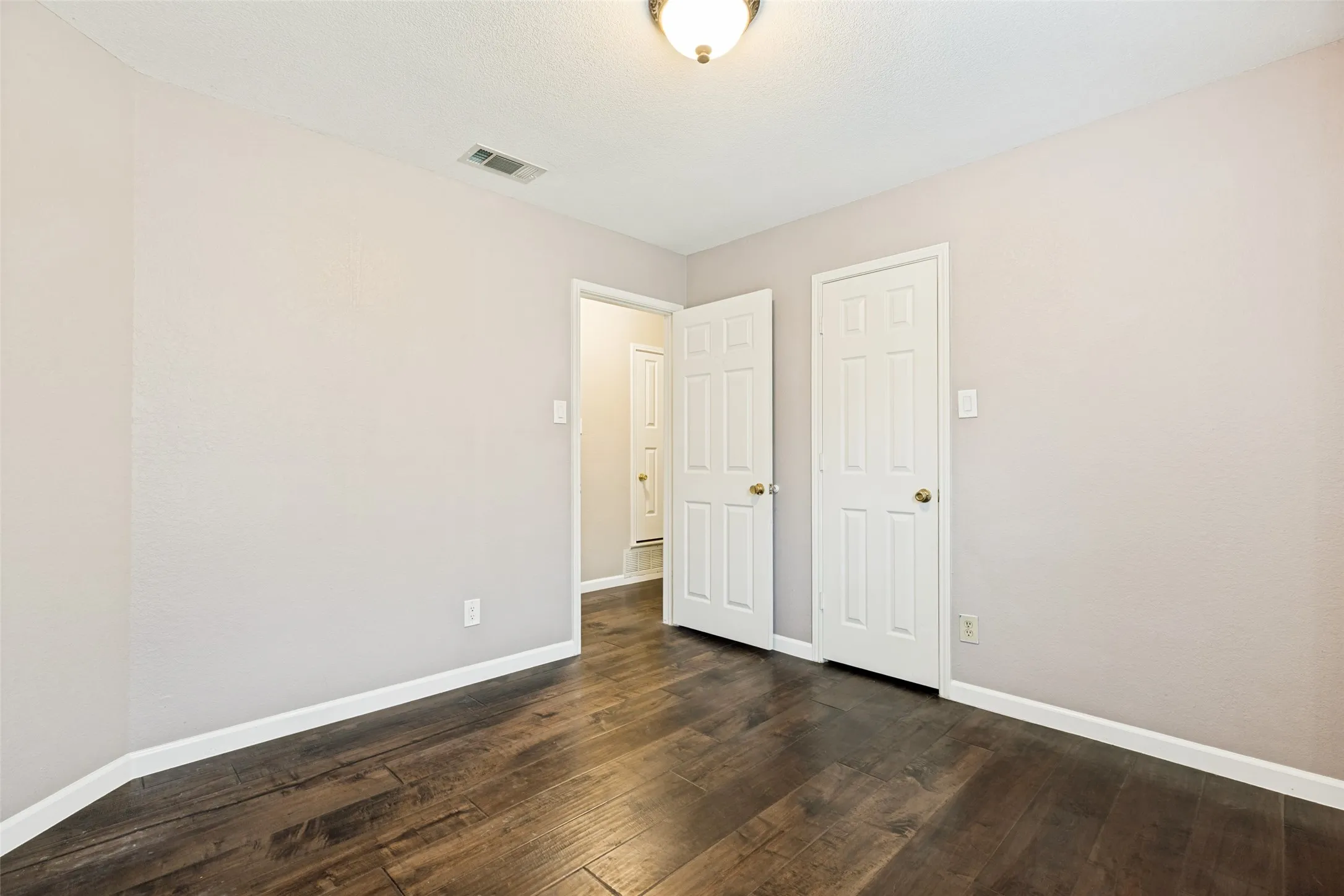 Single Family Residence For Sale in Collin County , 6816 Aimpoint Drive, Plano, Texas 75023, 4 Bedroom, 2 Bathroom, 2 Garage spaces, 2,153 Sqft, built in 1987, mls#21291927, Real Estate Agent in Plano, Homes For Sale in Collin county, Homes For Sale in Plano, Realtor in Plano Texas, Real Estate Brokerage Independent Realty Texas, Luminita Cordes Realtor