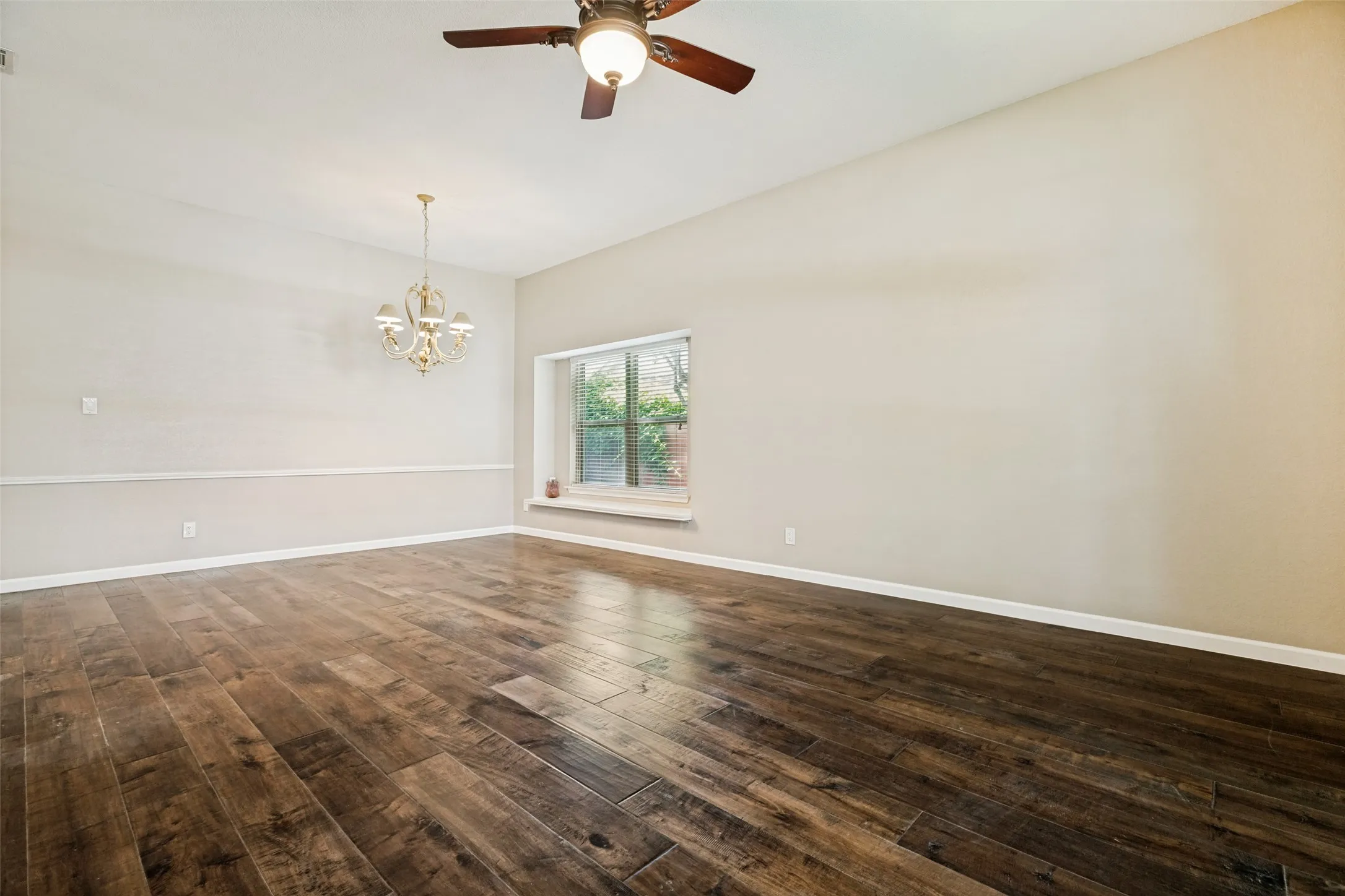 Single Family Residence For Sale in Collin County , 6816 Aimpoint Drive, Plano, Texas 75023, 4 Bedroom, 2 Bathroom, 2 Garage spaces, 2,153 Sqft, built in 1987, mls#21291927, Real Estate Agent in Plano, Homes For Sale in Collin county, Homes For Sale in Plano, Realtor in Plano Texas, Real Estate Brokerage Independent Realty Texas, Luminita Cordes Realtor