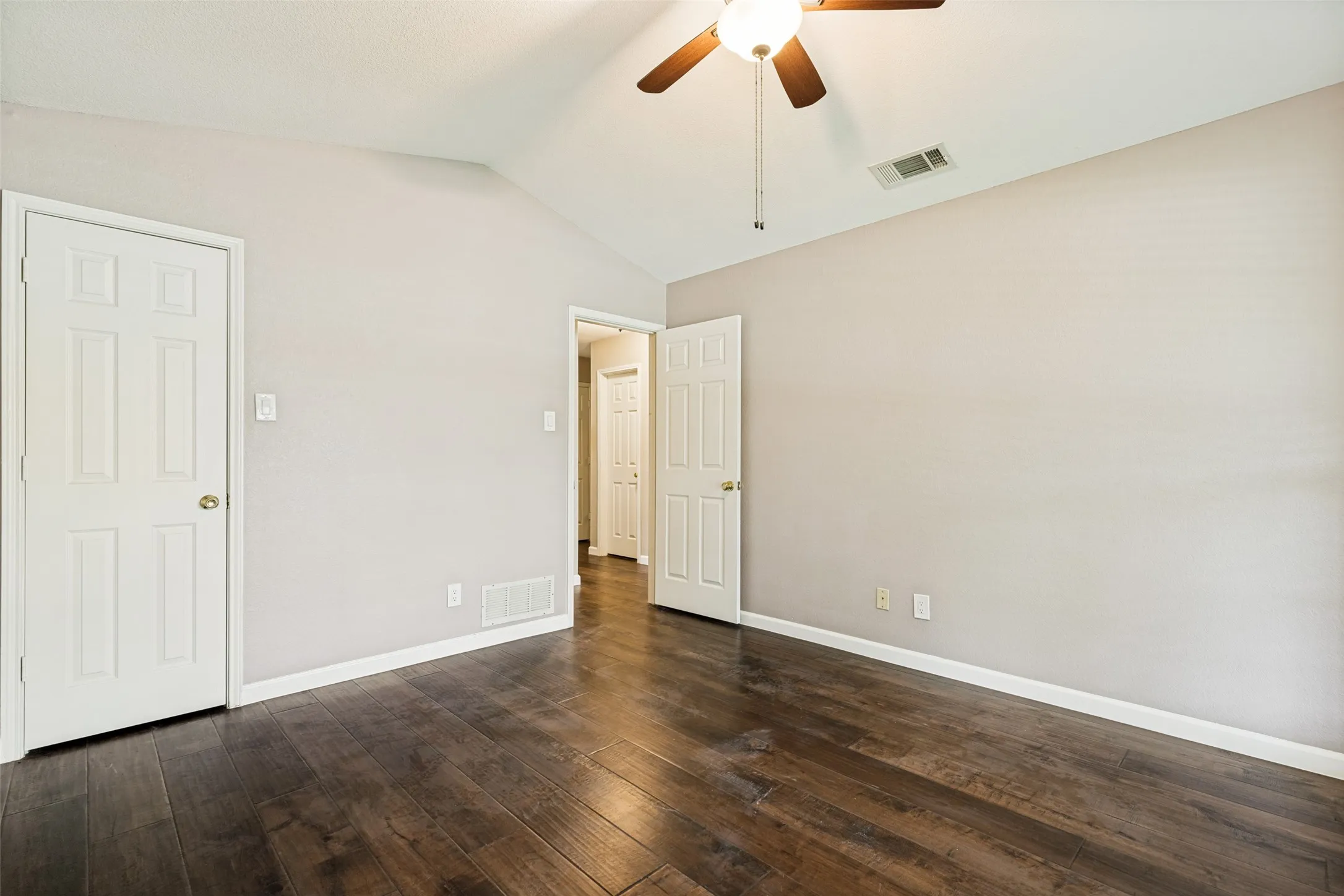 Single Family Residence For Sale in Collin County , 6816 Aimpoint Drive, Plano, Texas 75023, 4 Bedroom, 2 Bathroom, 2 Garage spaces, 2,153 Sqft, built in 1987, mls#21291927, Real Estate Agent in Plano, Homes For Sale in Collin county, Homes For Sale in Plano, Realtor in Plano Texas, Real Estate Brokerage Independent Realty Texas, Luminita Cordes Realtor