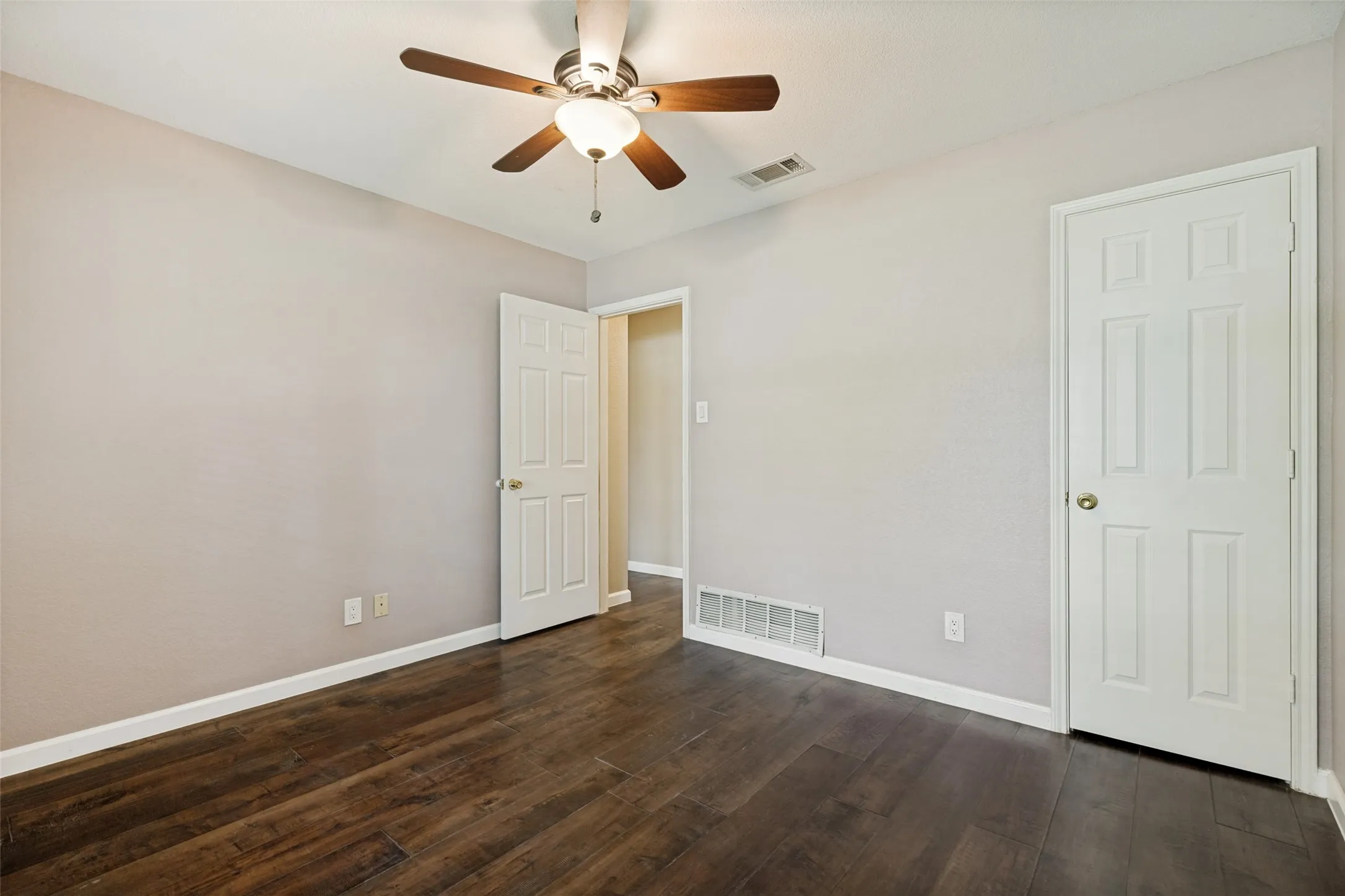 Single Family Residence For Sale in Collin County , 6816 Aimpoint Drive, Plano, Texas 75023, 4 Bedroom, 2 Bathroom, 2 Garage spaces, 2,153 Sqft, built in 1987, mls#21291927, Real Estate Agent in Plano, Homes For Sale in Collin county, Homes For Sale in Plano, Realtor in Plano Texas, Real Estate Brokerage Independent Realty Texas, Luminita Cordes Realtor