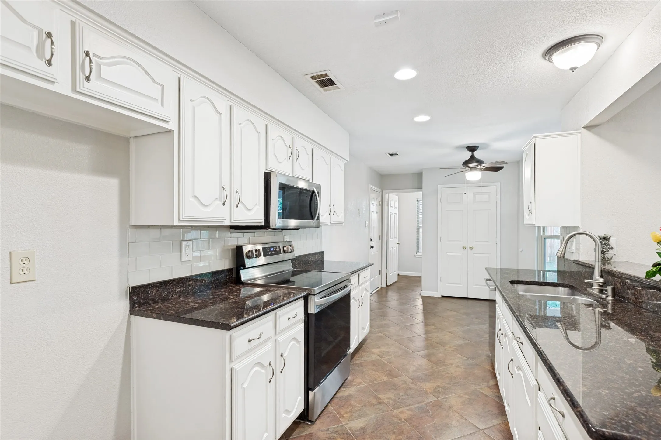 Single Family Residence For Sale in Collin County , 6816 Aimpoint Drive, Plano, Texas 75023, 4 Bedroom, 2 Bathroom, 2 Garage spaces, 2,153 Sqft, built in 1987, mls#21291927, Real Estate Agent in Plano, Homes For Sale in Collin county, Homes For Sale in Plano, Realtor in Plano Texas, Real Estate Brokerage Independent Realty Texas, Luminita Cordes Realtor
