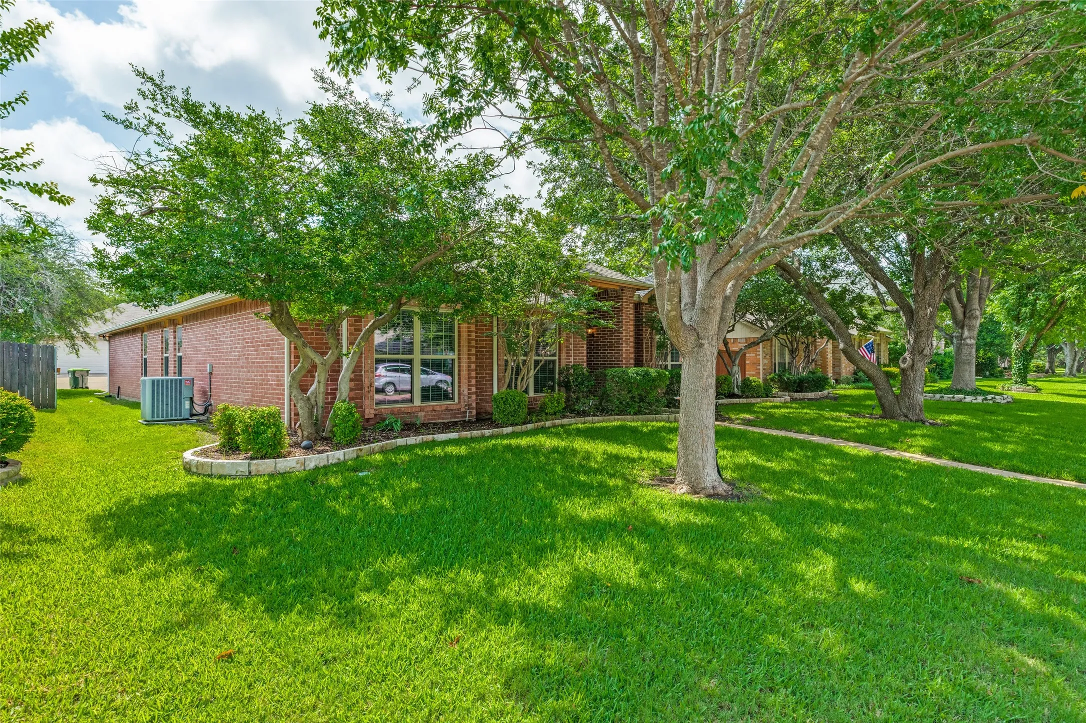 Single Family Residence For Sale in Collin County , 6816 Aimpoint Drive, Plano, Texas 75023, 4 Bedroom, 2 Bathroom, 2 Garage spaces, 2,153 Sqft, built in 1987, mls#21291927, Real Estate Agent in Plano, Homes For Sale in Collin county, Homes For Sale in Plano, Realtor in Plano Texas, Real Estate Brokerage Independent Realty Texas, Luminita Cordes Realtor