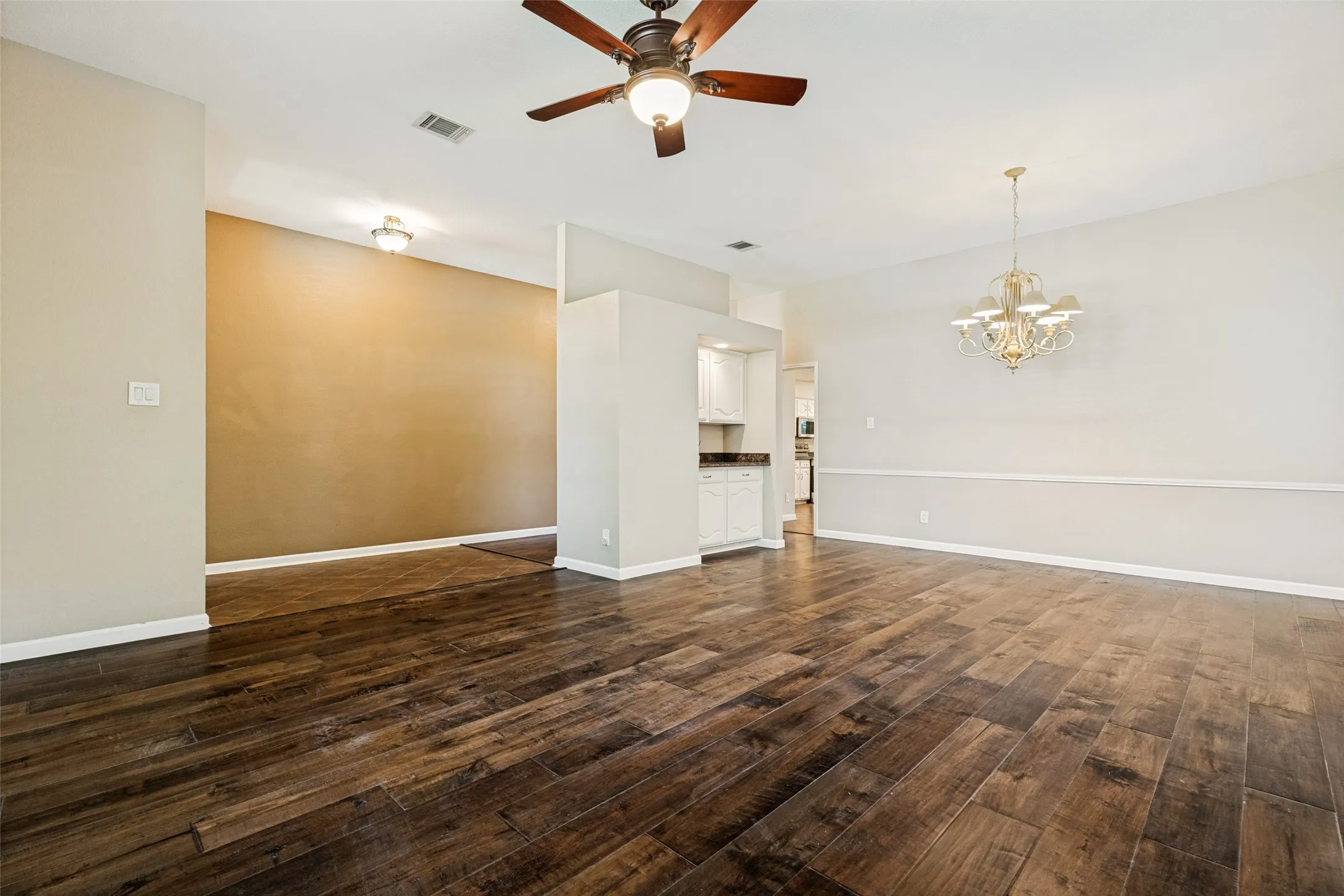 Single Family Residence For Sale in Collin County , 6816 Aimpoint Drive, Plano, Texas 75023, 4 Bedroom, 2 Bathroom, 2 Garage spaces, 2,153 Sqft, built in 1987, mls#21291927, Real Estate Agent in Plano, Homes For Sale in Collin county, Homes For Sale in Plano, Realtor in Plano Texas, Real Estate Brokerage Independent Realty Texas, Luminita Cordes Realtor