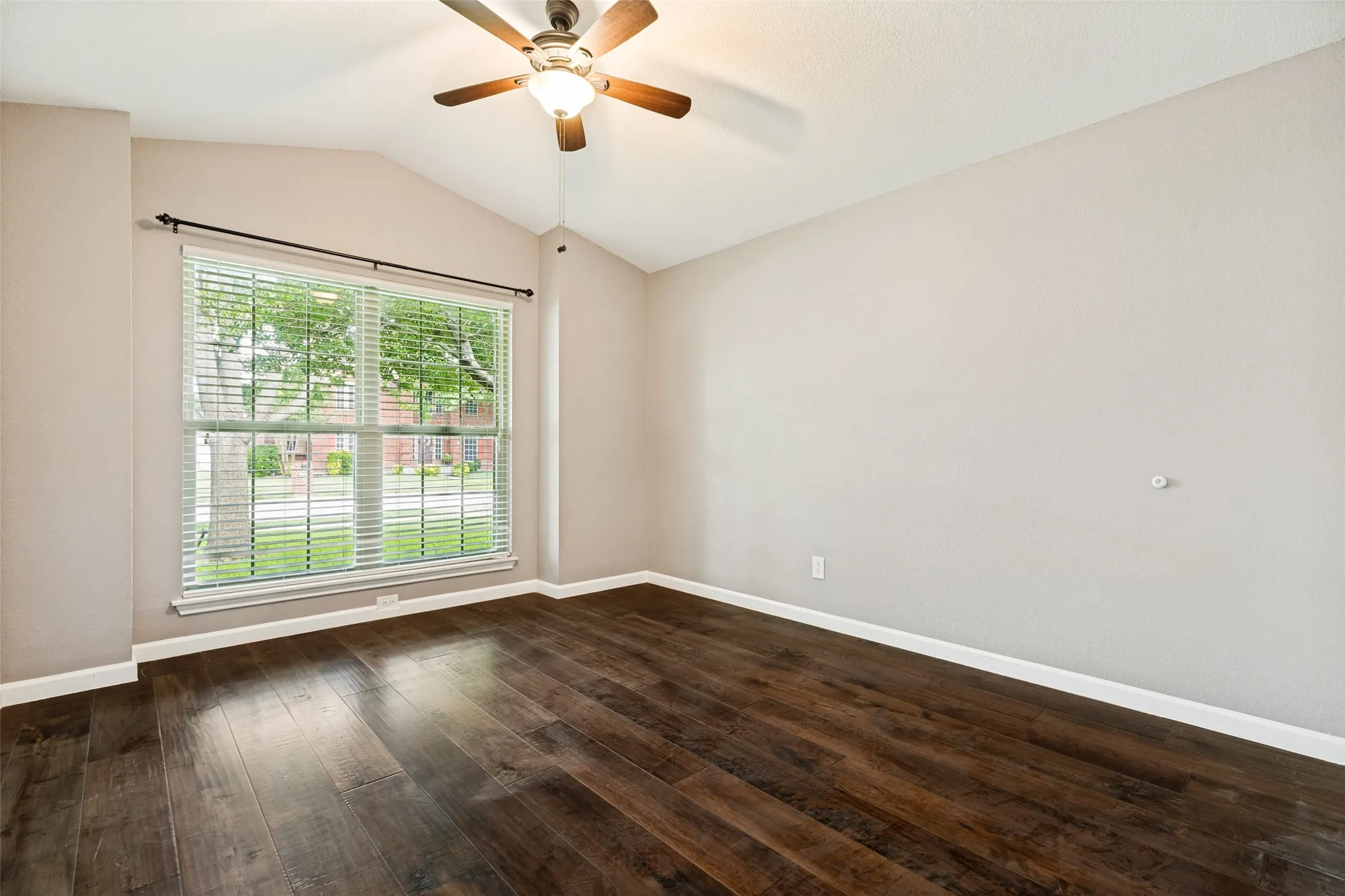 Single Family Residence For Sale in Collin County , 6816 Aimpoint Drive, Plano, Texas 75023, 4 Bedroom, 2 Bathroom, 2 Garage spaces, 2,153 Sqft, built in 1987, mls#21291927, Real Estate Agent in Plano, Homes For Sale in Collin county, Homes For Sale in Plano, Realtor in Plano Texas, Real Estate Brokerage Independent Realty Texas, Luminita Cordes Realtor