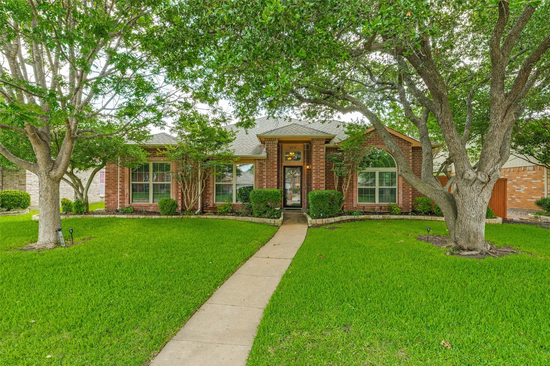 Single Family Residence For Sale in Collin County , 6816 Aimpoint Drive, Plano, Texas 75023, 4 Bedroom, 2 Bathroom, 2 Garage spaces, 2,153 Sqft, built in 1987, mls#21291927, Real Estate Agent in Plano, Homes For Sale in Collin county, Homes For Sale in Plano, Realtor in Plano Texas, Real Estate Brokerage Independent Realty Texas, Luminita Cordes Realtor