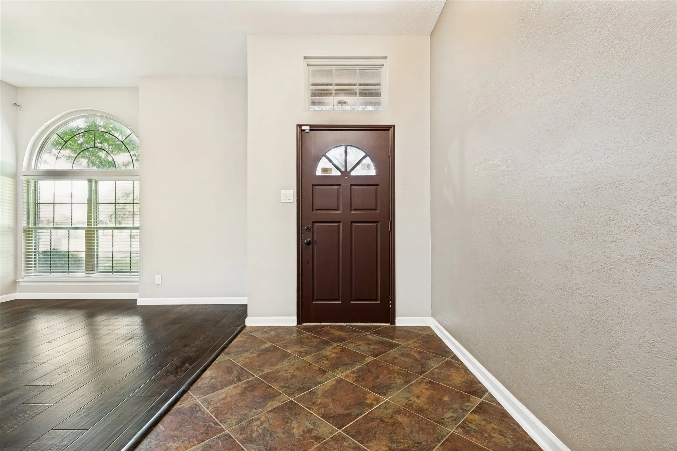 Single Family Residence For Sale in Collin County , 6816 Aimpoint Drive, Plano, Texas 75023, 4 Bedroom, 2 Bathroom, 2 Garage spaces, 2,153 Sqft, built in 1987, mls#21291927, Real Estate Agent in Plano, Homes For Sale in Collin county, Homes For Sale in Plano, Realtor in Plano Texas, Real Estate Brokerage Independent Realty Texas, Luminita Cordes Realtor