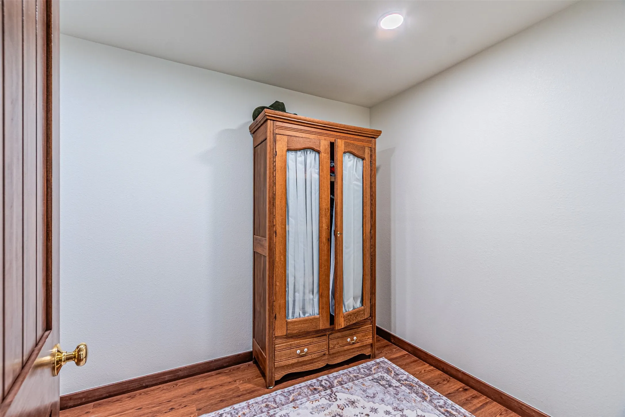 Single Family Residence For Sale in Hood County , 4505 Hunters Glen Court, Granbury, Texas 76048, 4 Bedrooms, 4 Bathrooms, 3 Garage spaces, 3,164 Sqft, built in 1984, Price $649,900, mls#21290680, Real Estate Agent in Granbury, Homes For Sale in Hood county, Homes For Sale in Granbury, Realtor in Granbury Texas, Real Estate Brokerage Independent Realty Texas, Luminita Cordes Realtor
