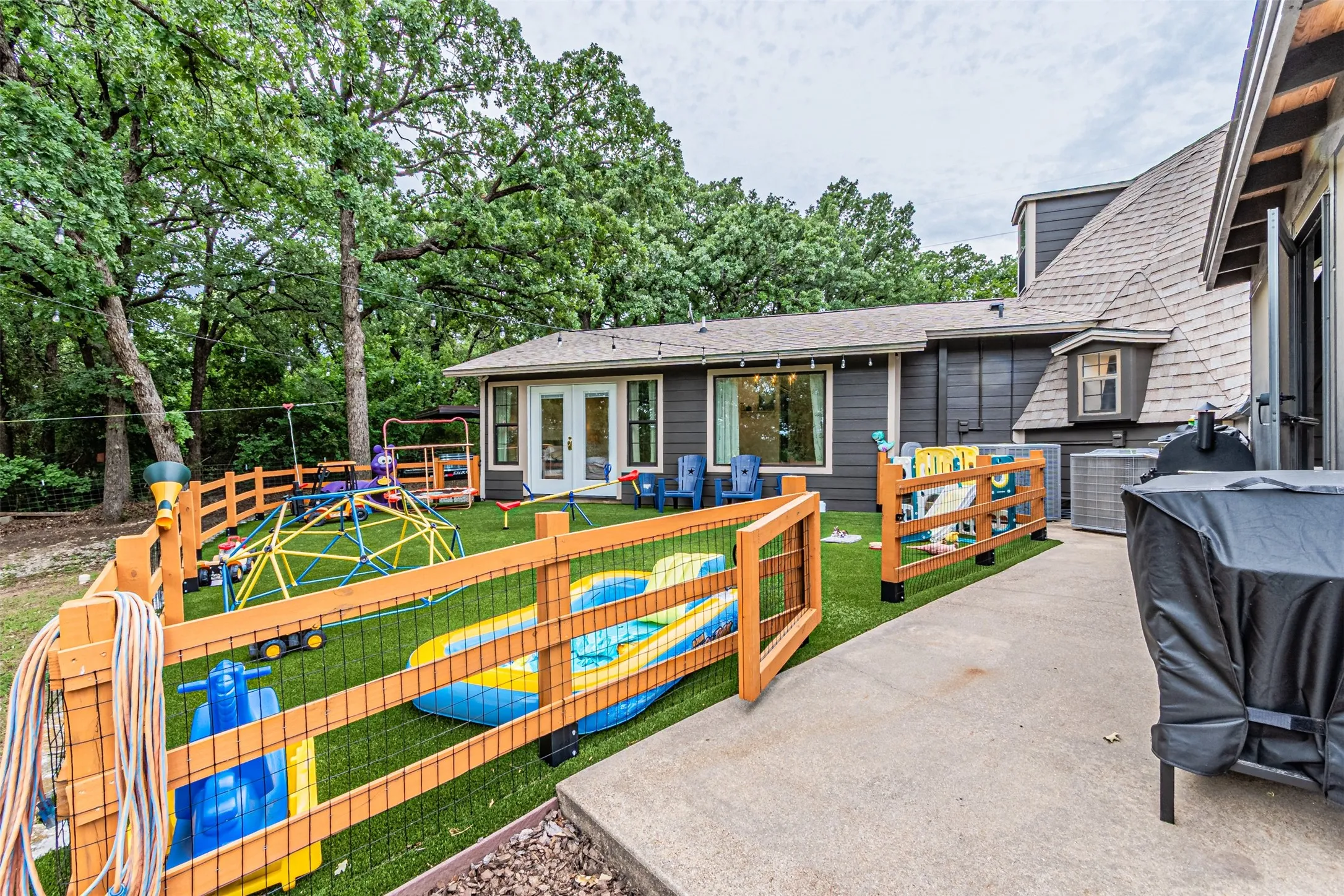 Single Family Residence For Sale in Hood County , 4505 Hunters Glen Court, Granbury, Texas 76048, 4 Bedrooms, 4 Bathrooms, 3 Garage spaces, 3,164 Sqft, built in 1984, Price $649,900, mls#21290680, Real Estate Agent in Granbury, Homes For Sale in Hood county, Homes For Sale in Granbury, Realtor in Granbury Texas, Real Estate Brokerage Independent Realty Texas, Luminita Cordes Realtor
