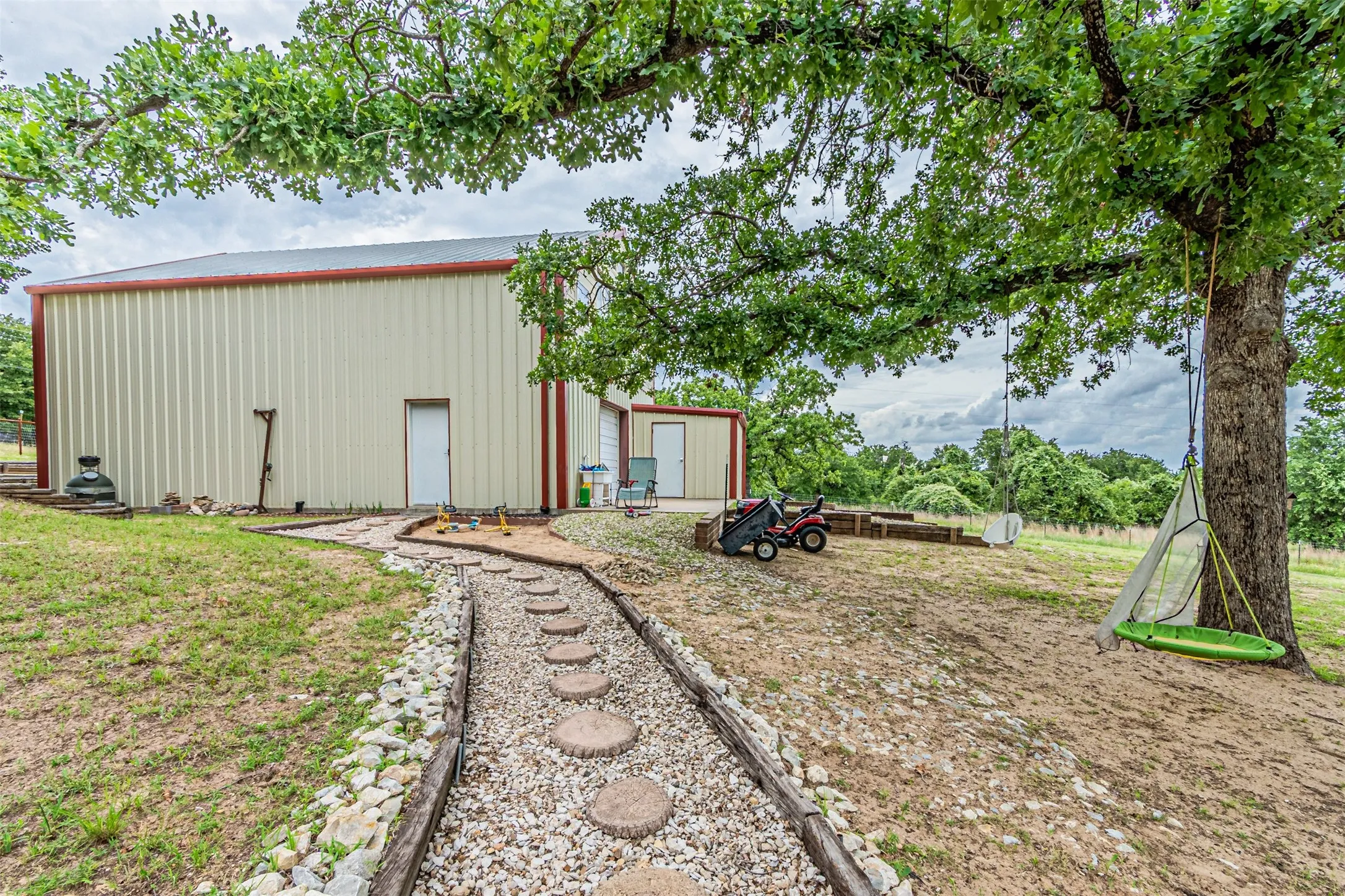 Single Family Residence For Sale in Hood County , 4505 Hunters Glen Court, Granbury, Texas 76048, 4 Bedrooms, 4 Bathrooms, 3 Garage spaces, 3,164 Sqft, built in 1984, Price $649,900, mls#21290680, Real Estate Agent in Granbury, Homes For Sale in Hood county, Homes For Sale in Granbury, Realtor in Granbury Texas, Real Estate Brokerage Independent Realty Texas, Luminita Cordes Realtor