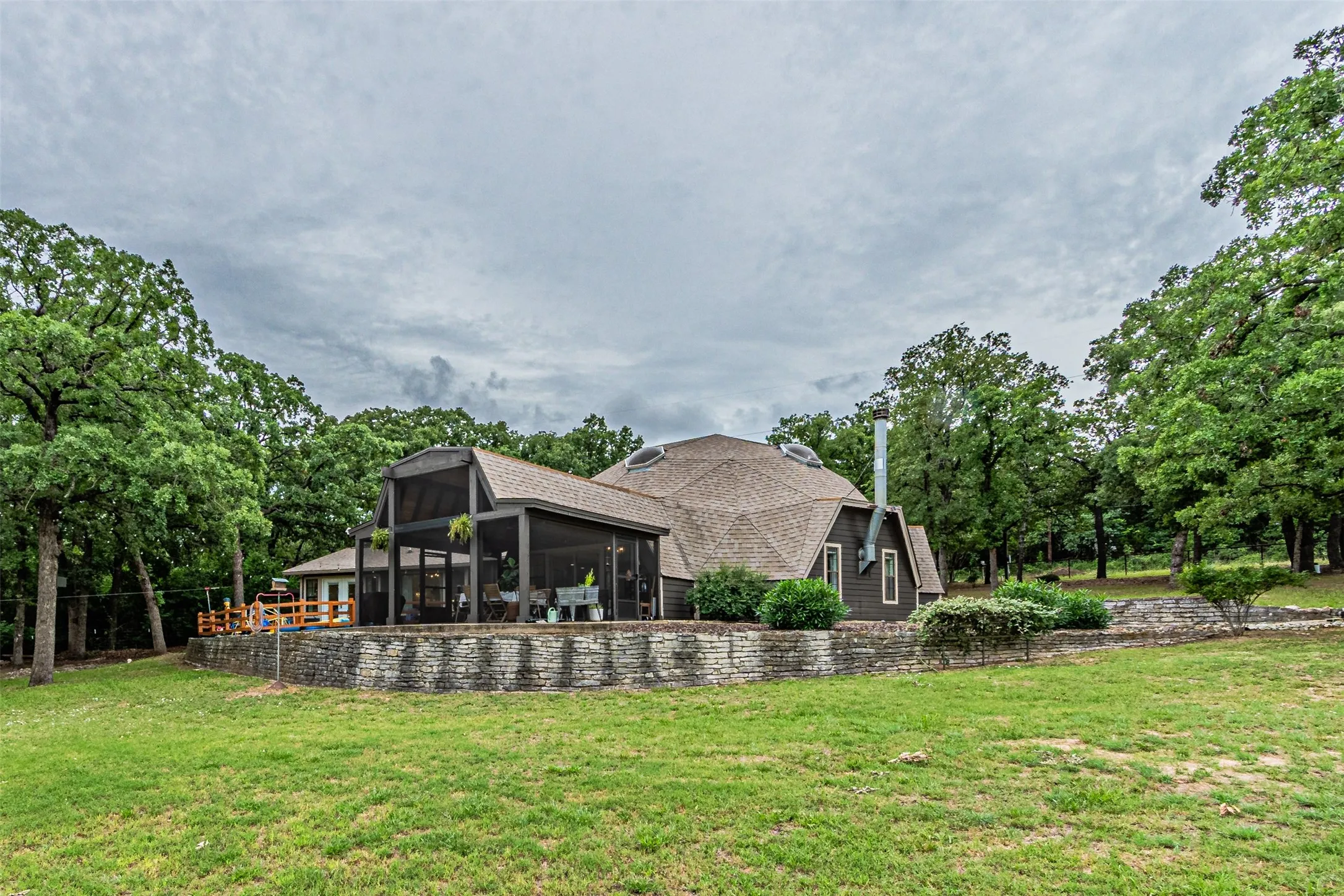 Single Family Residence For Sale in Hood County , 4505 Hunters Glen Court, Granbury, Texas 76048, 4 Bedrooms, 4 Bathrooms, 3 Garage spaces, 3,164 Sqft, built in 1984, Price $649,900, mls#21290680, Real Estate Agent in Granbury, Homes For Sale in Hood county, Homes For Sale in Granbury, Realtor in Granbury Texas, Real Estate Brokerage Independent Realty Texas, Luminita Cordes Realtor