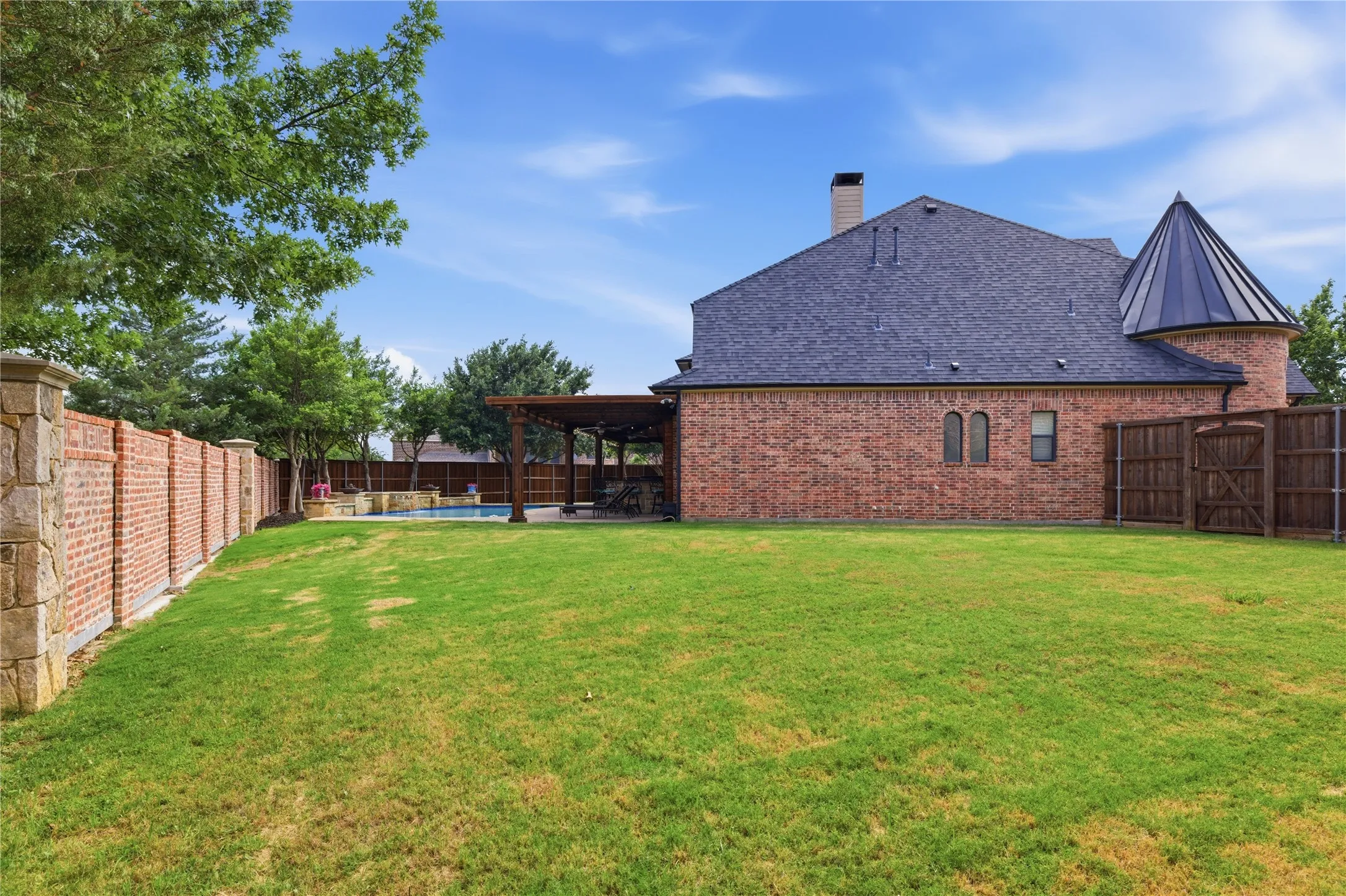 Single Family Residence For Sale in Denton County , 4625 The Landings Court, Frisco, Texas 75033, 5 Bedroom, 4 Bathroom, 3 Garage spaces, 4,439 Sqft, built in 2006, mls#21292434, Real Estate Agent in Frisco, Homes For Sale in Denton county, Homes For Sale in Frisco, Realtor in Frisco Texas, Real Estate Brokerage Independent Realty Texas, Luminita Cordes Realtor