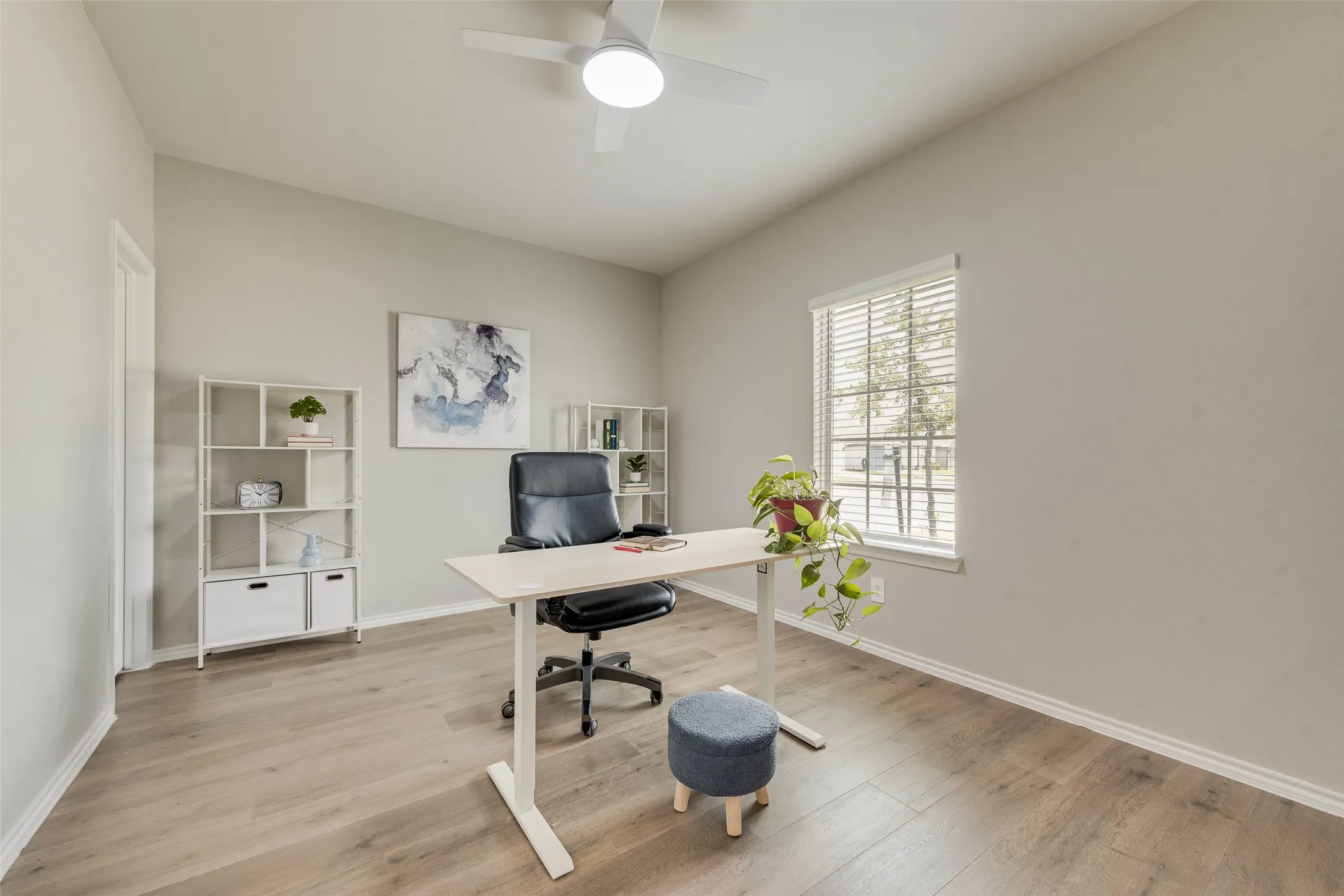 Office that could easily be a bedroom.
