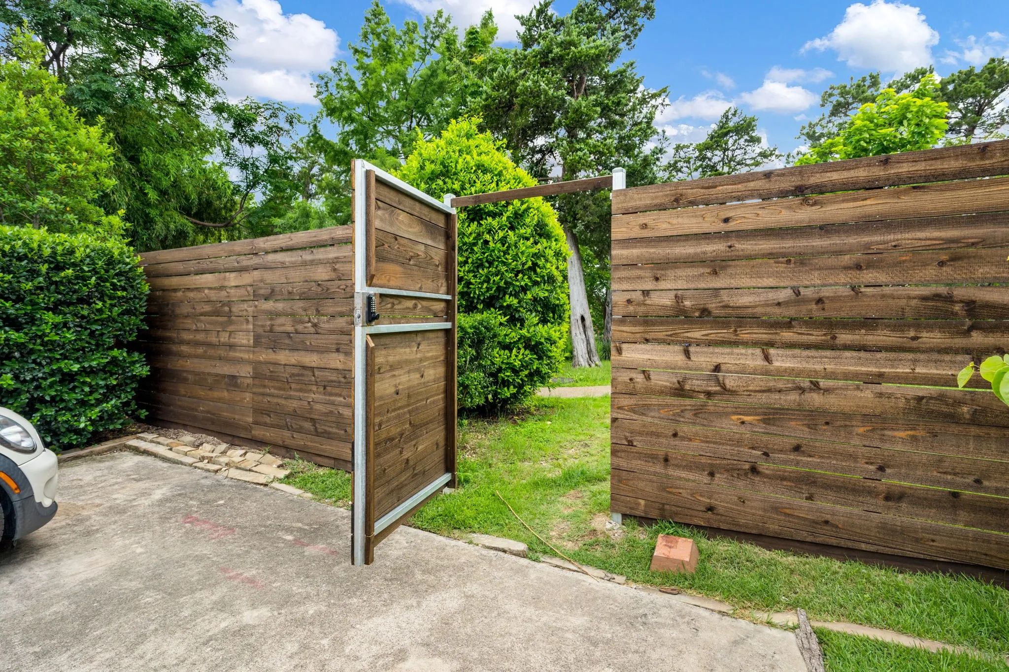Secure access to Kidd Springs Park just steps away.