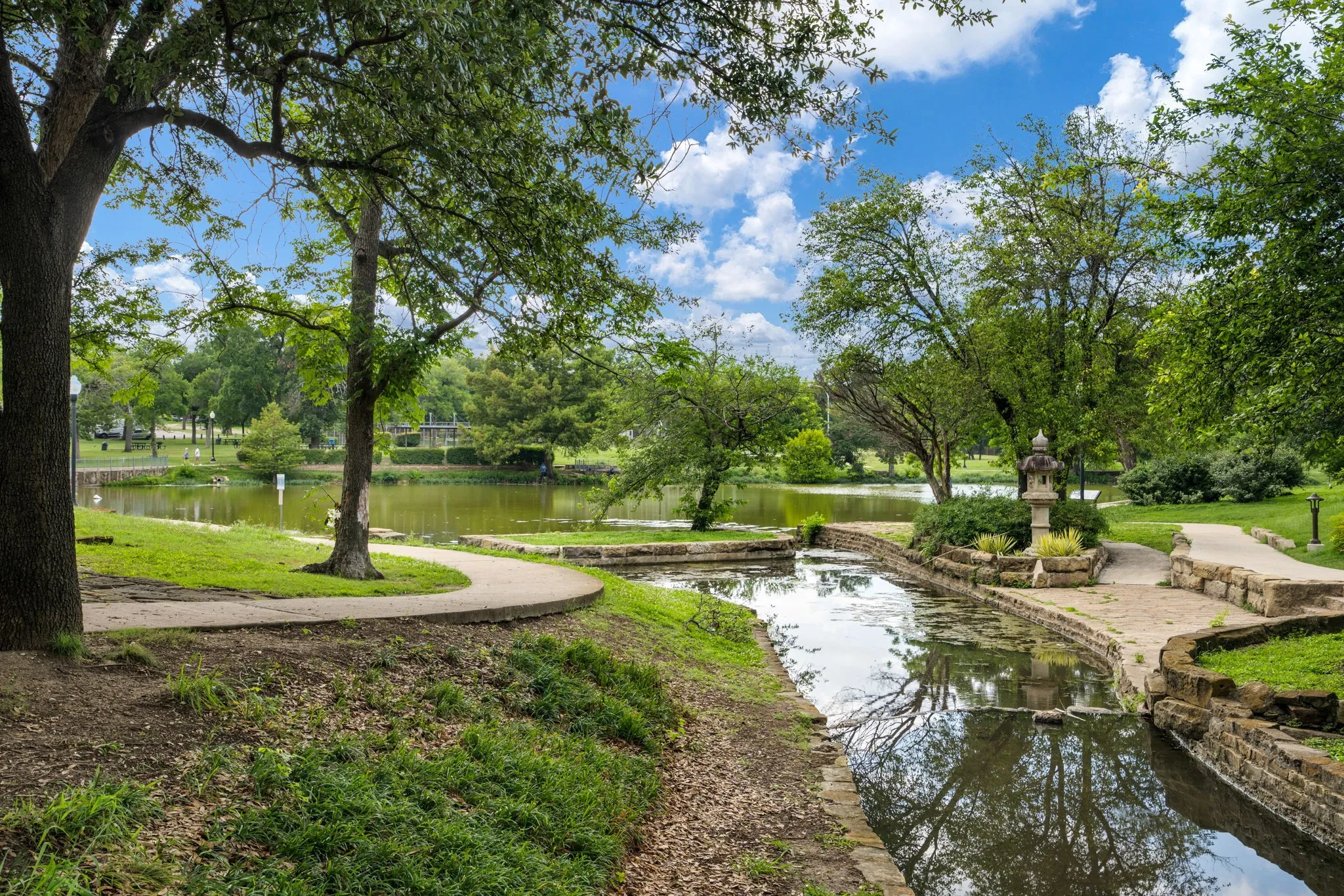     Enjoy easy access to Kidd Springs Park with its peaceful ponds, mature trees, picnic areas, tennis courts, playground, recreation center, and miles of picturesque paths perfect for morning walks or evening strolls.