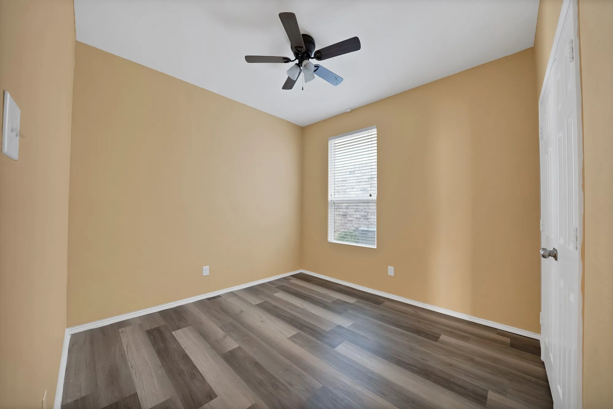 Single Family Residence For Sale in Denton County , 3109 Walker Creek Drive, Little Elm, Texas 75068, 4 Bedroom, 3 Bathroom, 2 Garage spaces, 1,763 Sqft, built in 2017, mls#21290969, Real Estate Agent in Little Elm, Homes For Sale in Denton county, Homes For Sale in Little Elm, Realtor in Little Elm Texas, Real Estate Brokerage Independent Realty Texas, Luminita Cordes Realtor