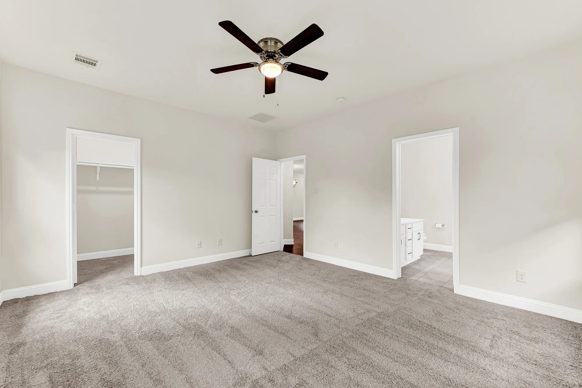Balanced proportions and clear transitions define the space, effortlessly connecting your private quarters to the rest of the home. It is a quiet retreat where you can prepare for your day without a single distraction.