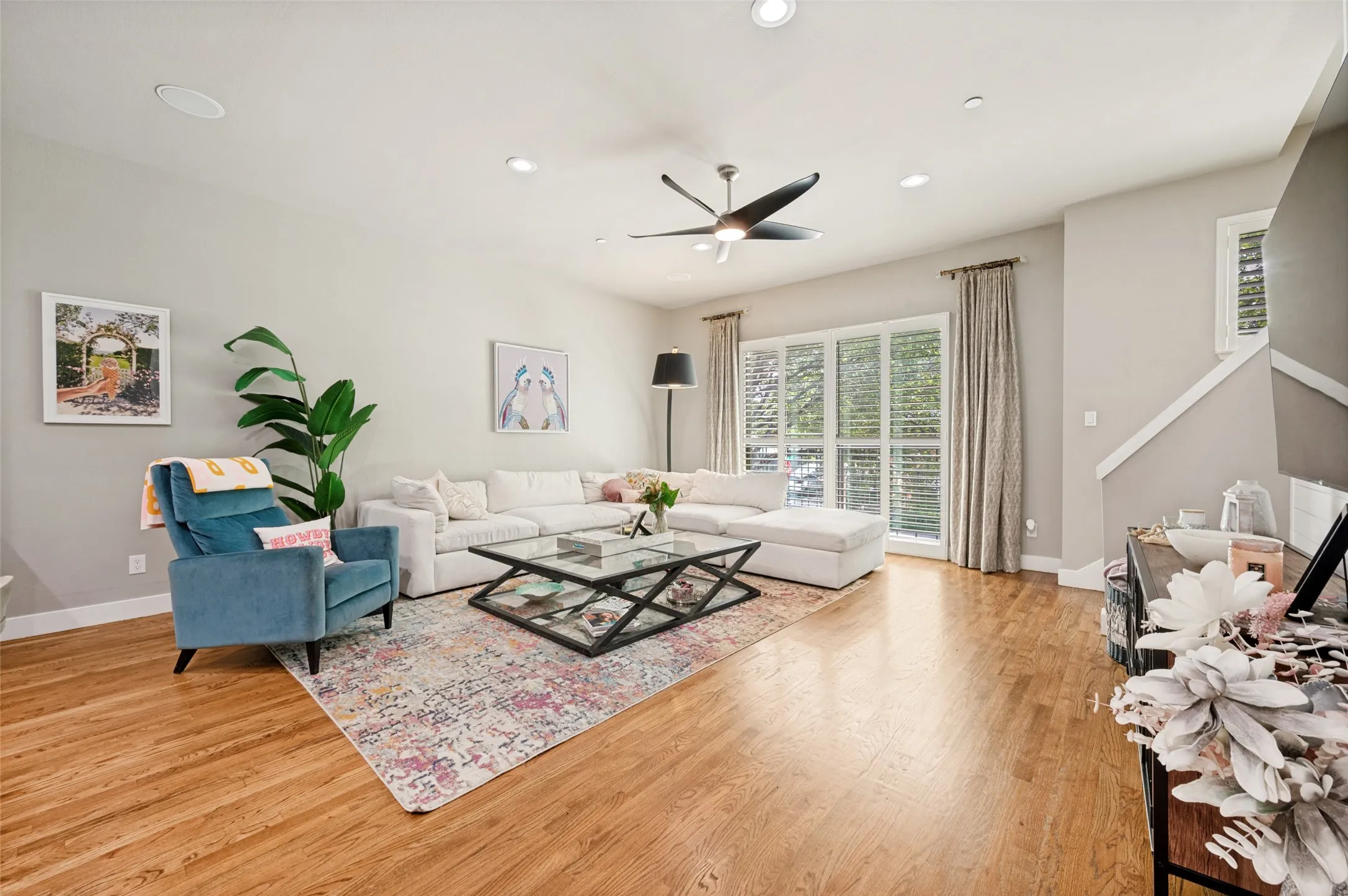 Townhouse For Rent in Dallas County , 3205 State Street 10, Dallas, Texas 75204, 3 Bedroom, 4 Bathroom, 2 Garage spaces, 2,400 Sqft, built in 2006, mls#21293443, Real Estate Agent in Dallas, Homes For Rent in Dallas county, Homes For Rent in Dallas, Realtor in Dallas Texas, Real Estate Brokerage Independent Realty Texas, Luminita Cordes Realtor