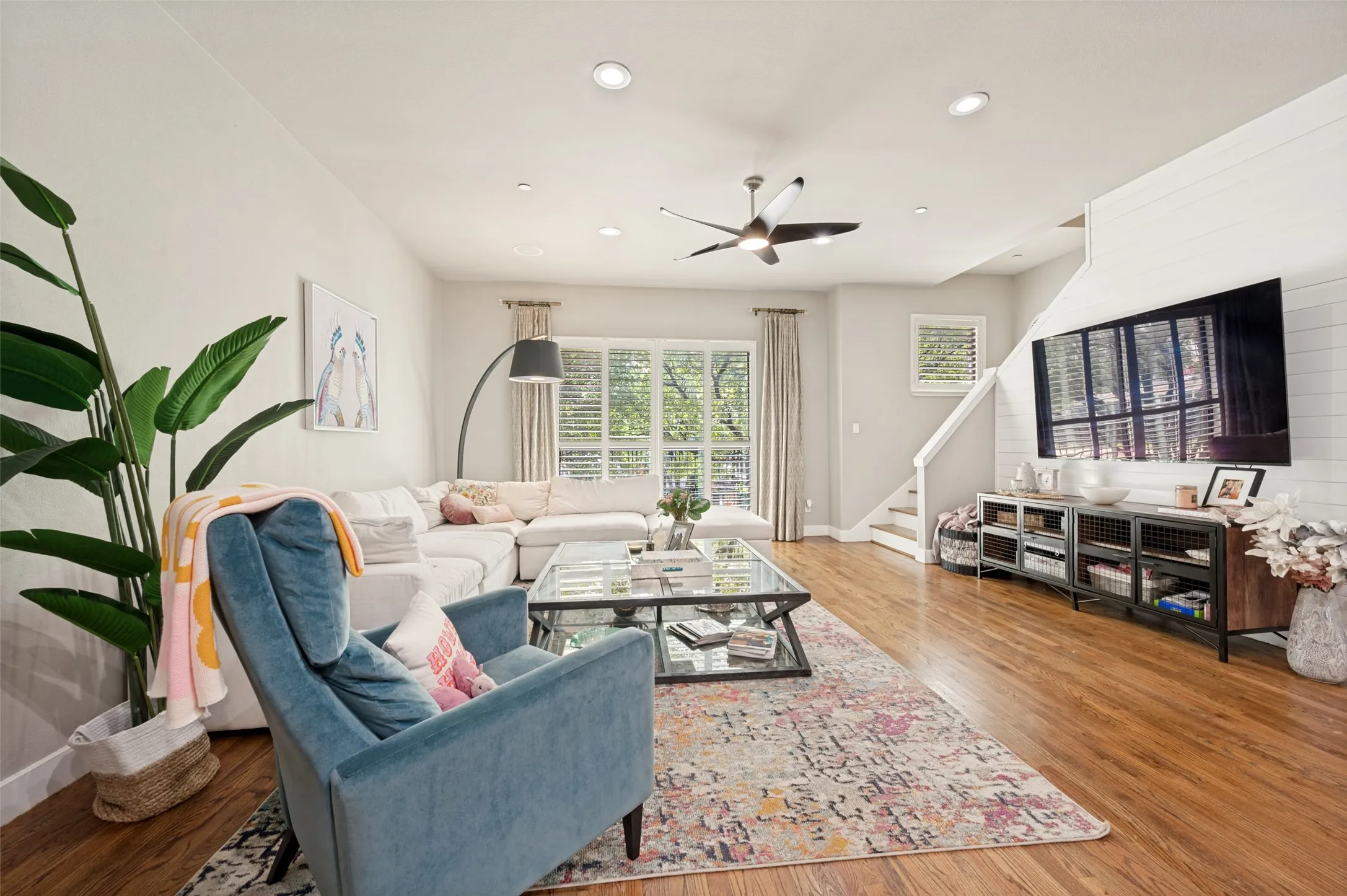 Townhouse For Rent in Dallas County , 3205 State Street 10, Dallas, Texas 75204, 3 Bedroom, 4 Bathroom, 2 Garage spaces, 2,400 Sqft, built in 2006, mls#21293443, Real Estate Agent in Dallas, Homes For Rent in Dallas county, Homes For Rent in Dallas, Realtor in Dallas Texas, Real Estate Brokerage Independent Realty Texas, Luminita Cordes Realtor