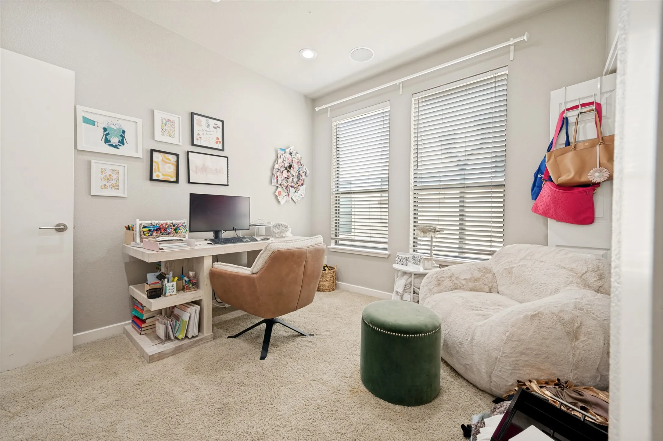 Townhouse For Rent in Dallas County , 3205 State Street 10, Dallas, Texas 75204, 3 Bedroom, 4 Bathroom, 2 Garage spaces, 2,400 Sqft, built in 2006, mls#21293443, Real Estate Agent in Dallas, Homes For Rent in Dallas county, Homes For Rent in Dallas, Realtor in Dallas Texas, Real Estate Brokerage Independent Realty Texas, Luminita Cordes Realtor