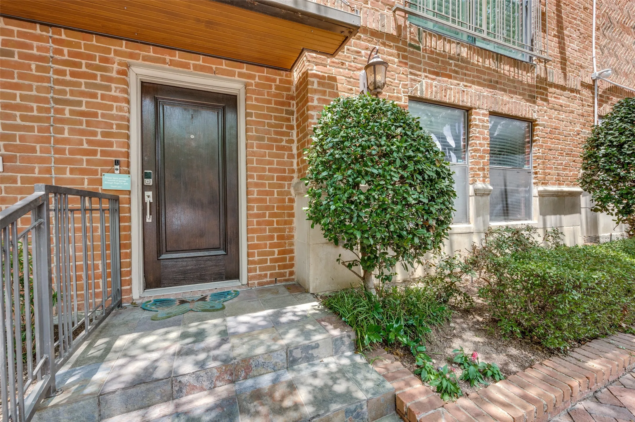 Townhouse For Rent in Dallas County , 3205 State Street 10, Dallas, Texas 75204, 3 Bedroom, 4 Bathroom, 2 Garage spaces, 2,400 Sqft, built in 2006, mls#21293443, Real Estate Agent in Dallas, Homes For Rent in Dallas county, Homes For Rent in Dallas, Realtor in Dallas Texas, Real Estate Brokerage Independent Realty Texas, Luminita Cordes Realtor