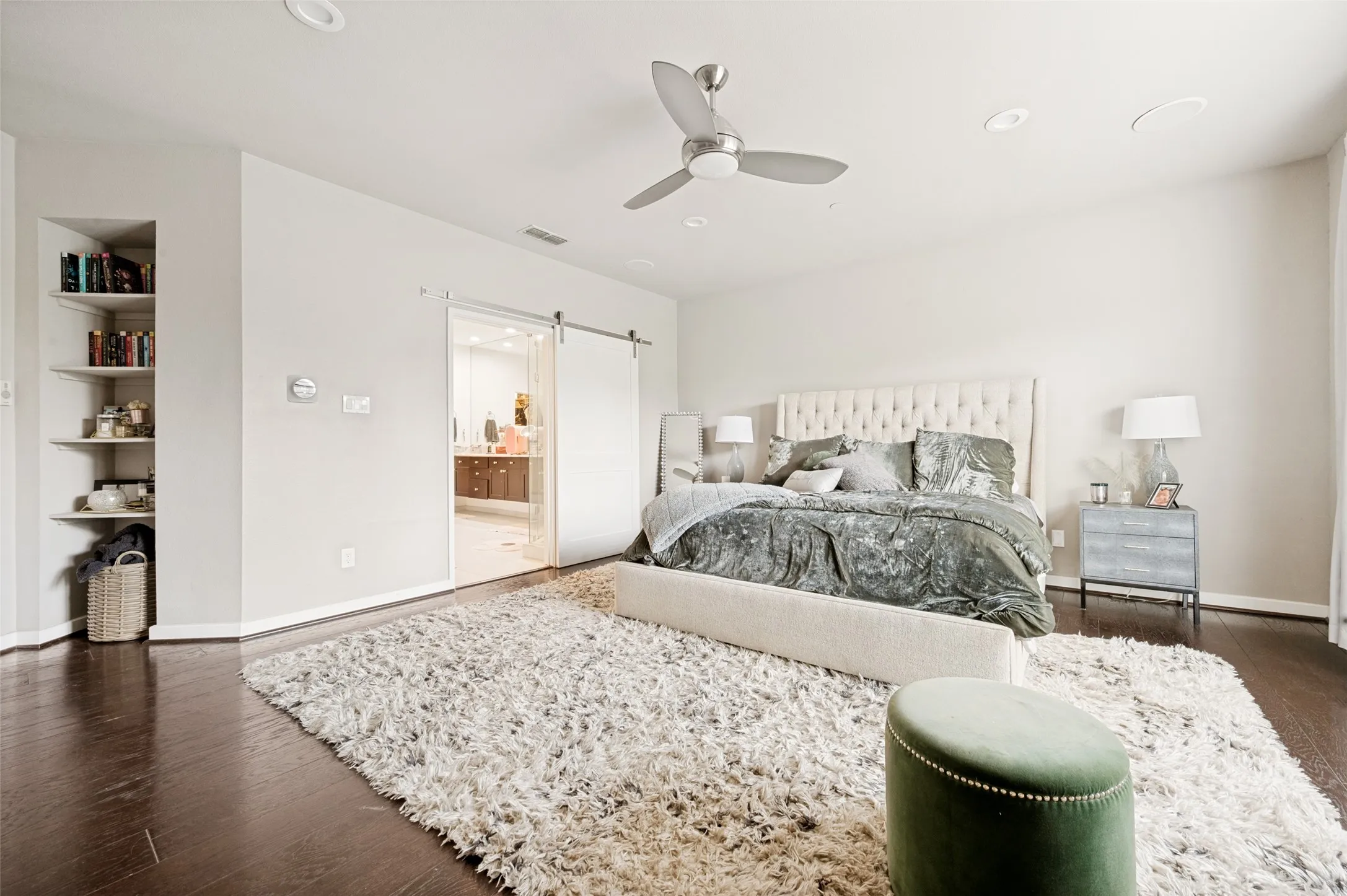 Townhouse For Rent in Dallas County , 3205 State Street 10, Dallas, Texas 75204, 3 Bedroom, 4 Bathroom, 2 Garage spaces, 2,400 Sqft, built in 2006, mls#21293443, Real Estate Agent in Dallas, Homes For Rent in Dallas county, Homes For Rent in Dallas, Realtor in Dallas Texas, Real Estate Brokerage Independent Realty Texas, Luminita Cordes Realtor