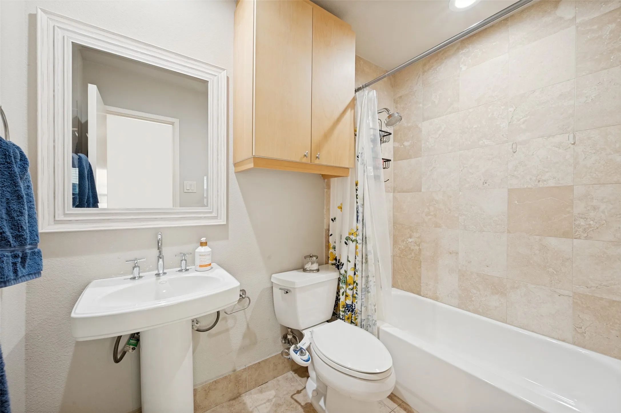 Townhouse For Rent in Dallas County , 3205 State Street 10, Dallas, Texas 75204, 3 Bedroom, 4 Bathroom, 2 Garage spaces, 2,400 Sqft, built in 2006, mls#21293443, Real Estate Agent in Dallas, Homes For Rent in Dallas county, Homes For Rent in Dallas, Realtor in Dallas Texas, Real Estate Brokerage Independent Realty Texas, Luminita Cordes Realtor