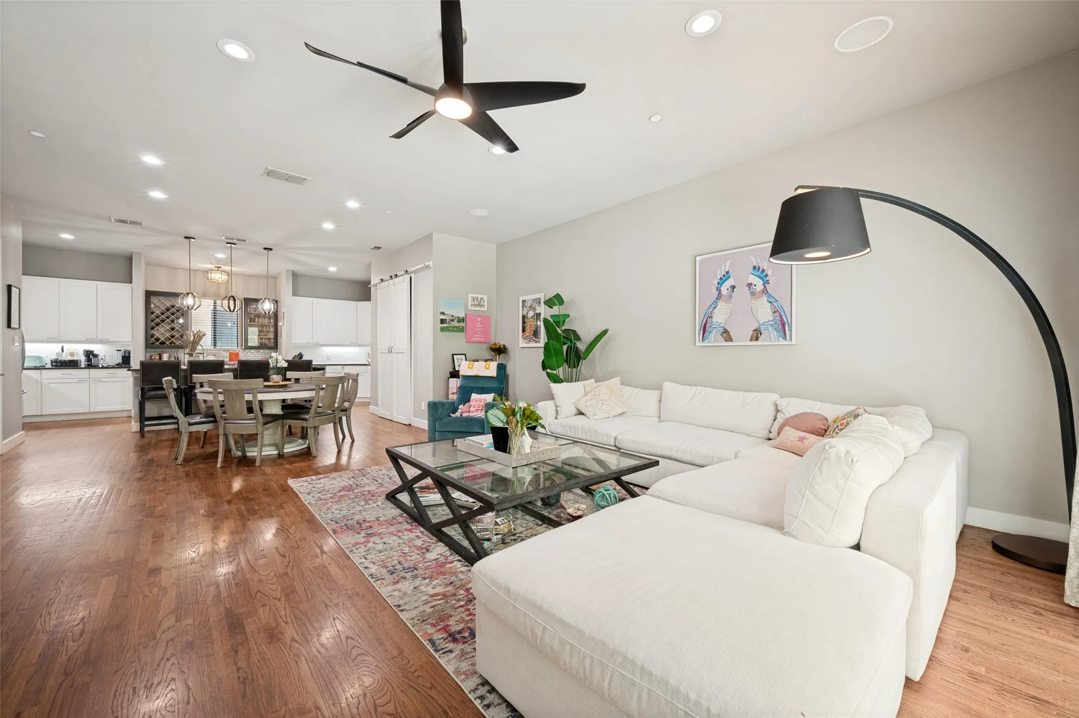 Townhouse For Rent in Dallas County , 3205 State Street 10, Dallas, Texas 75204, 3 Bedroom, 4 Bathroom, 2 Garage spaces, 2,400 Sqft, built in 2006, mls#21293443, Real Estate Agent in Dallas, Homes For Rent in Dallas county, Homes For Rent in Dallas, Realtor in Dallas Texas, Real Estate Brokerage Independent Realty Texas, Luminita Cordes Realtor