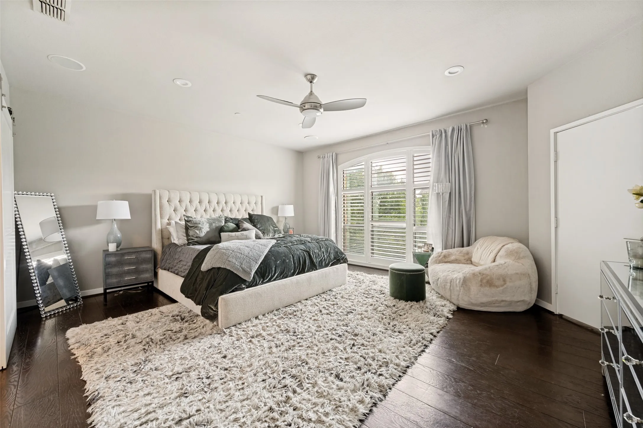 Townhouse For Rent in Dallas County , 3205 State Street 10, Dallas, Texas 75204, 3 Bedroom, 4 Bathroom, 2 Garage spaces, 2,400 Sqft, built in 2006, mls#21293443, Real Estate Agent in Dallas, Homes For Rent in Dallas county, Homes For Rent in Dallas, Realtor in Dallas Texas, Real Estate Brokerage Independent Realty Texas, Luminita Cordes Realtor