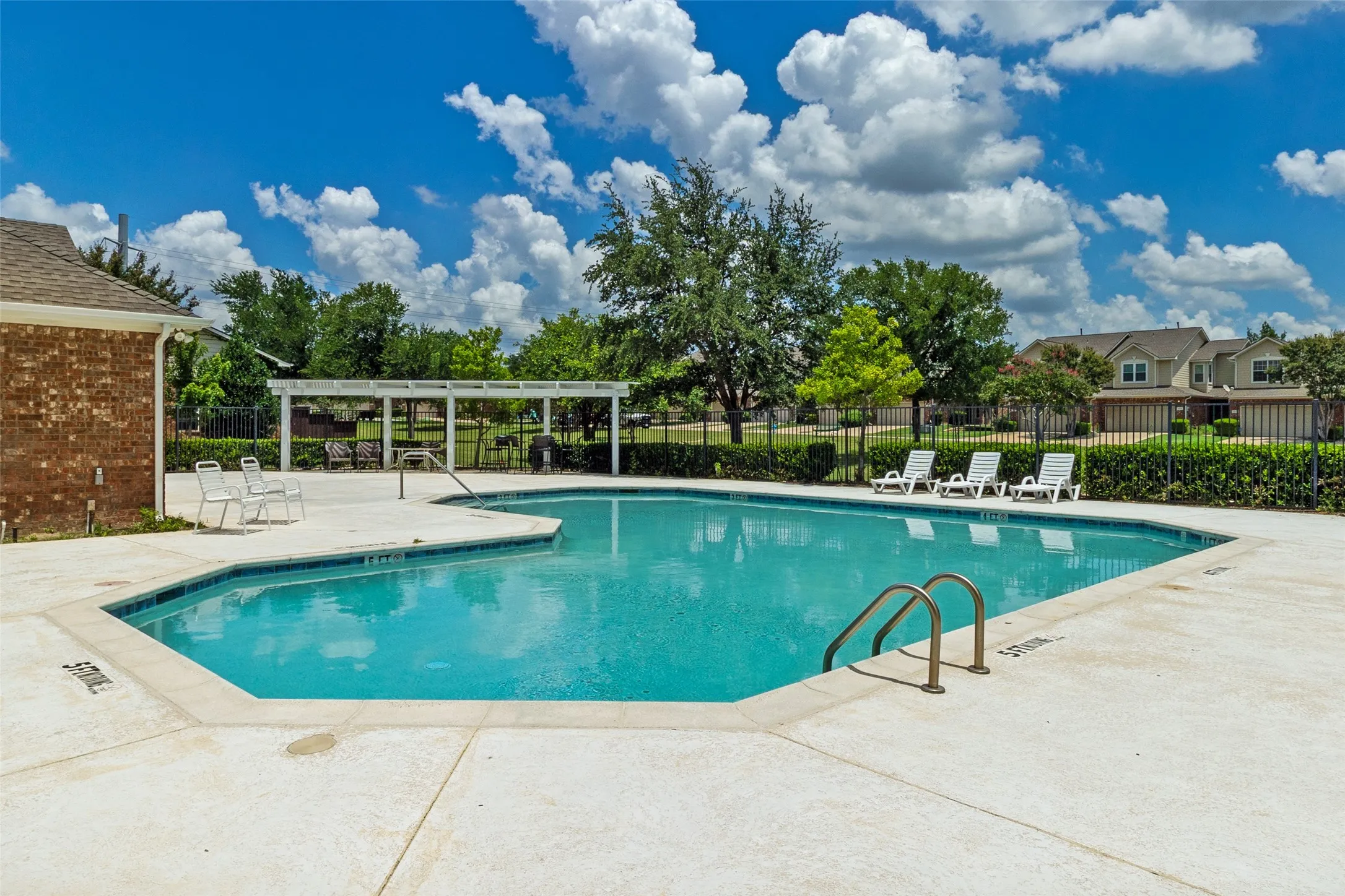 Townhouse For Sale in Collin County , 8537 Brunswick Drive, Plano, Texas 75024, 2 Bedroom, 3 Bathroom, 2 Garage spaces, 1,315 Sqft, built in 2005, mls#21292941, Real Estate Agent in Plano, Homes For Sale in Collin county, Homes For Sale in Plano, Realtor in Plano Texas, Real Estate Brokerage Independent Realty Texas, Luminita Cordes Realtor
