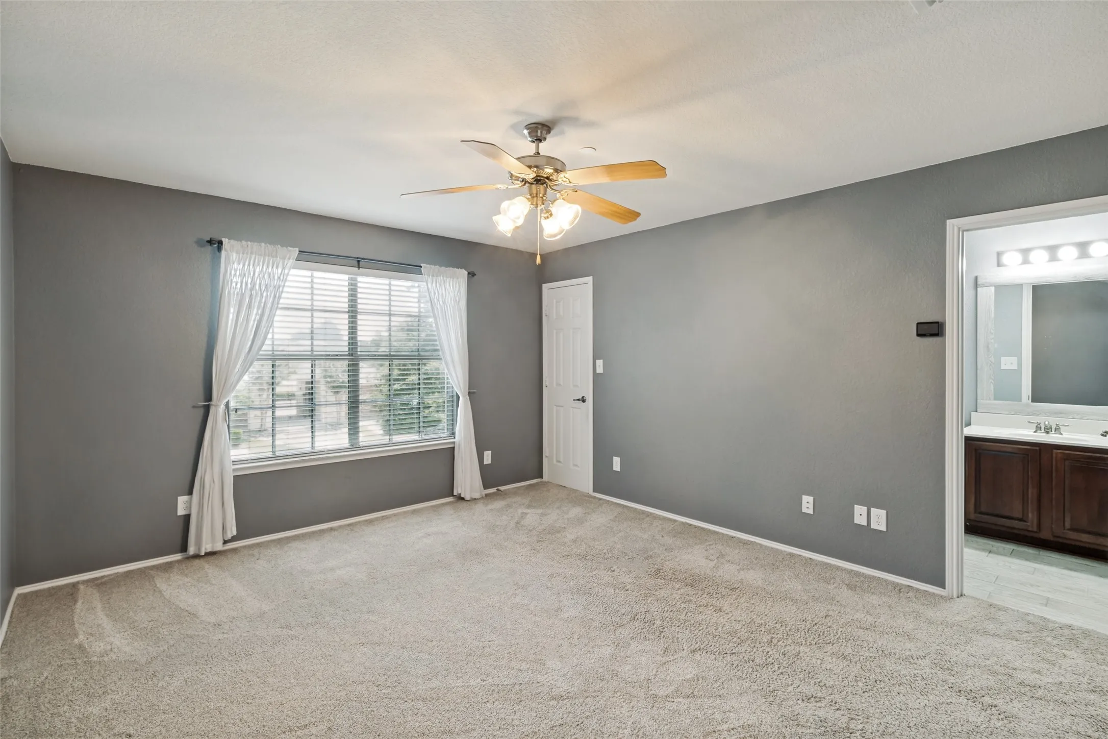 Townhouse For Sale in Collin County , 8537 Brunswick Drive, Plano, Texas 75024, 2 Bedroom, 3 Bathroom, 2 Garage spaces, 1,315 Sqft, built in 2005, mls#21292941, Real Estate Agent in Plano, Homes For Sale in Collin county, Homes For Sale in Plano, Realtor in Plano Texas, Real Estate Brokerage Independent Realty Texas, Luminita Cordes Realtor