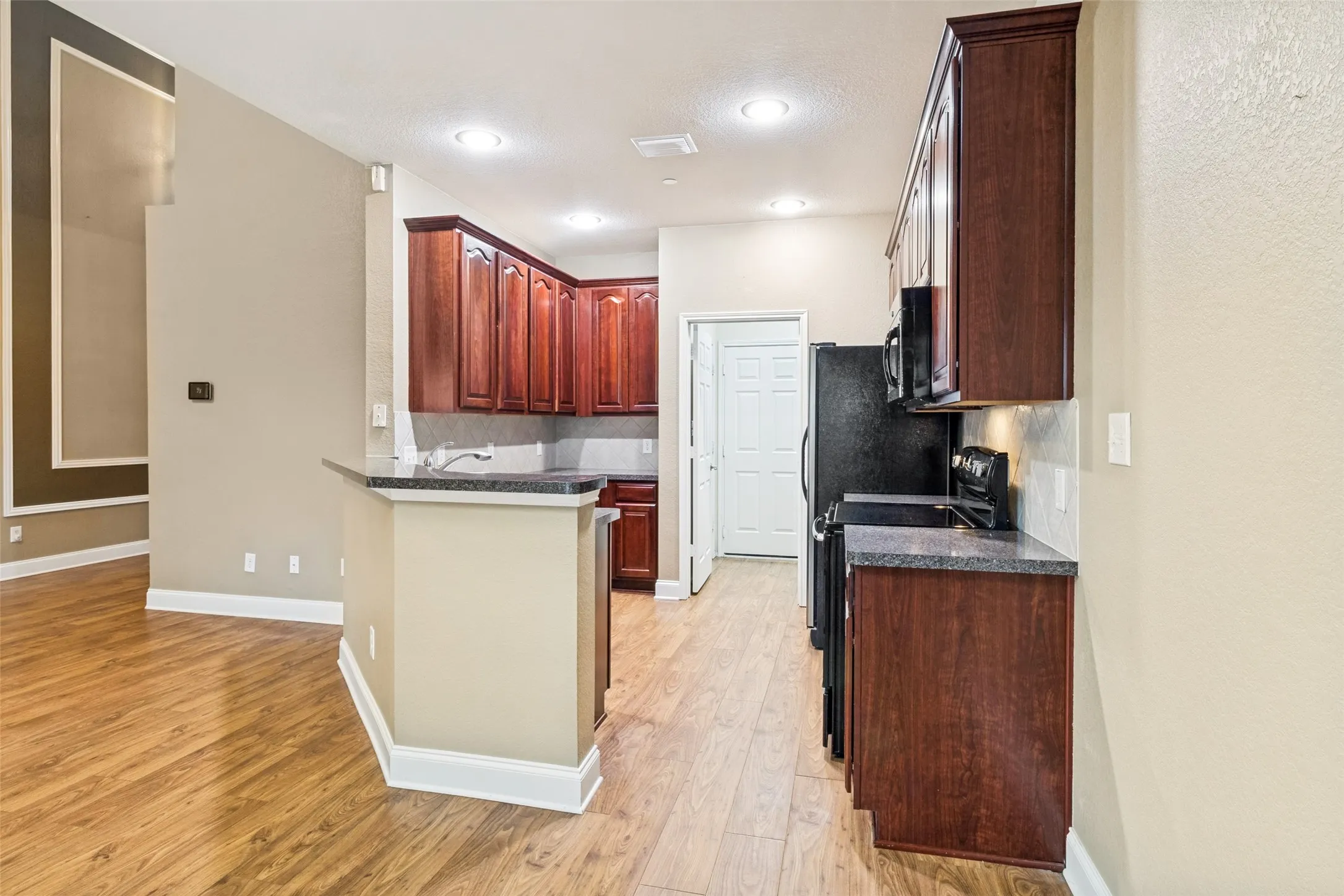 Townhouse For Sale in Collin County , 8537 Brunswick Drive, Plano, Texas 75024, 2 Bedroom, 3 Bathroom, 2 Garage spaces, 1,315 Sqft, built in 2005, mls#21292941, Real Estate Agent in Plano, Homes For Sale in Collin county, Homes For Sale in Plano, Realtor in Plano Texas, Real Estate Brokerage Independent Realty Texas, Luminita Cordes Realtor