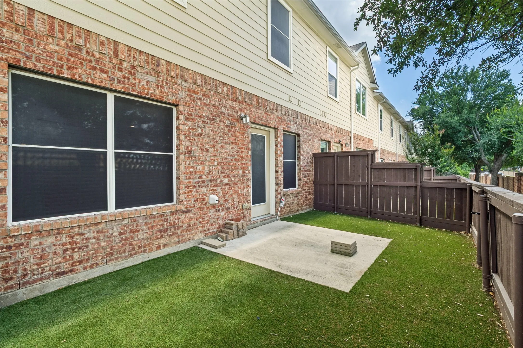 Townhouse For Sale in Collin County , 8537 Brunswick Drive, Plano, Texas 75024, 2 Bedroom, 3 Bathroom, 2 Garage spaces, 1,315 Sqft, built in 2005, mls#21292941, Real Estate Agent in Plano, Homes For Sale in Collin county, Homes For Sale in Plano, Realtor in Plano Texas, Real Estate Brokerage Independent Realty Texas, Luminita Cordes Realtor