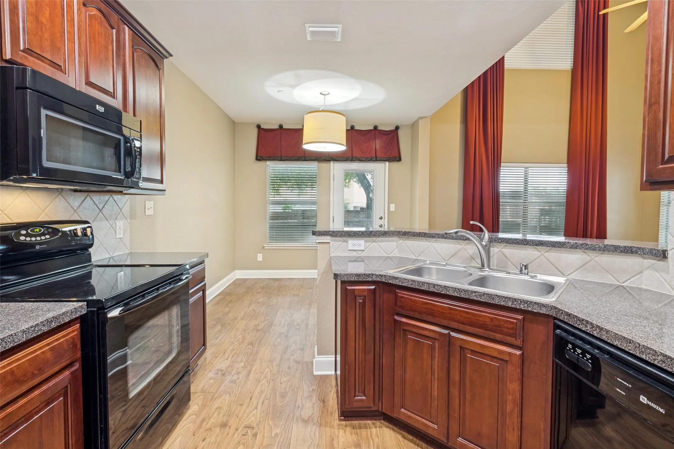 Townhouse For Sale in Collin County , 8537 Brunswick Drive, Plano, Texas 75024, 2 Bedroom, 3 Bathroom, 2 Garage spaces, 1,315 Sqft, built in 2005, mls#21292941, Real Estate Agent in Plano, Homes For Sale in Collin county, Homes For Sale in Plano, Realtor in Plano Texas, Real Estate Brokerage Independent Realty Texas, Luminita Cordes Realtor